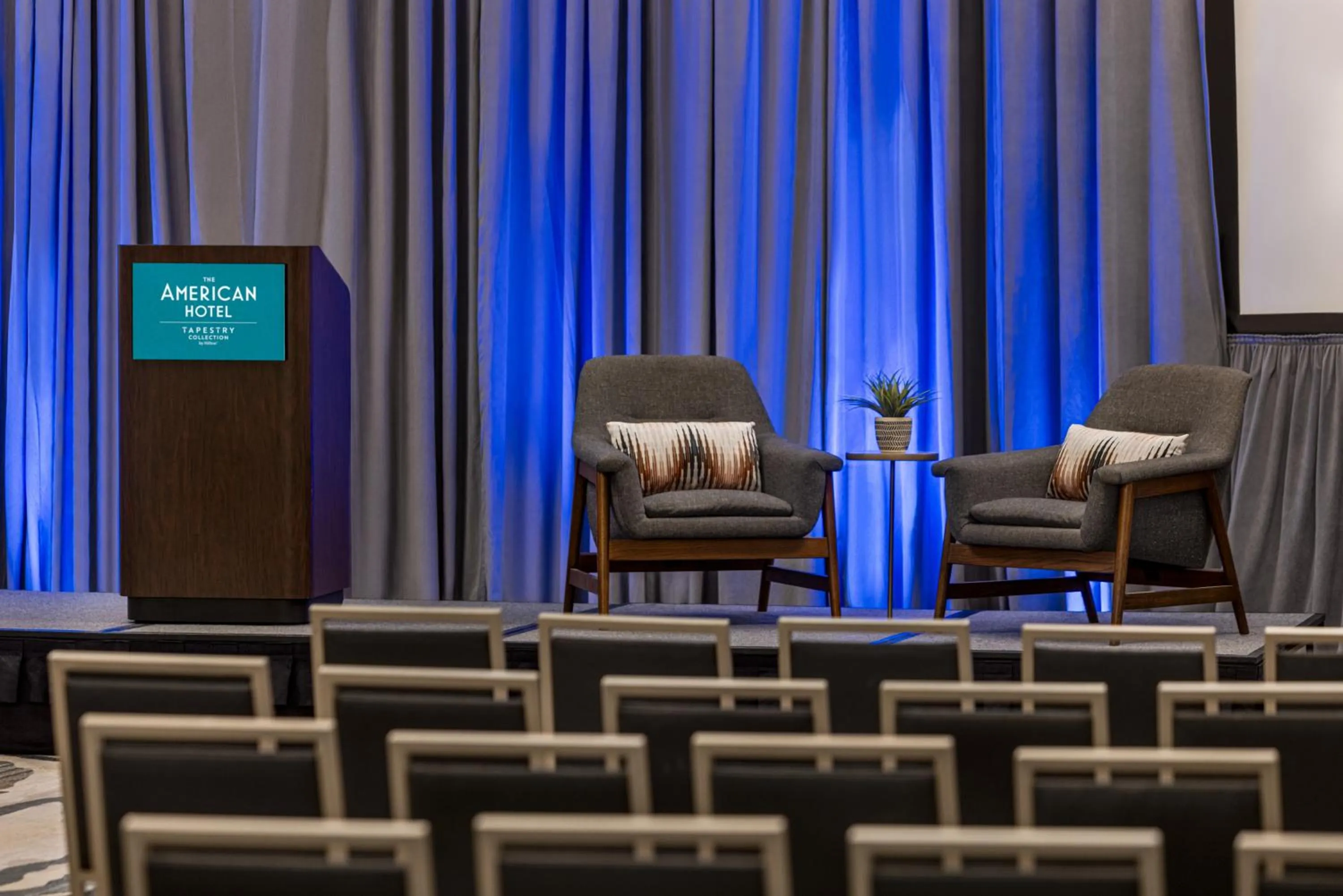 Meeting/conference room in The American Hotel Atlanta Downtown-a Doubletree by Hilton