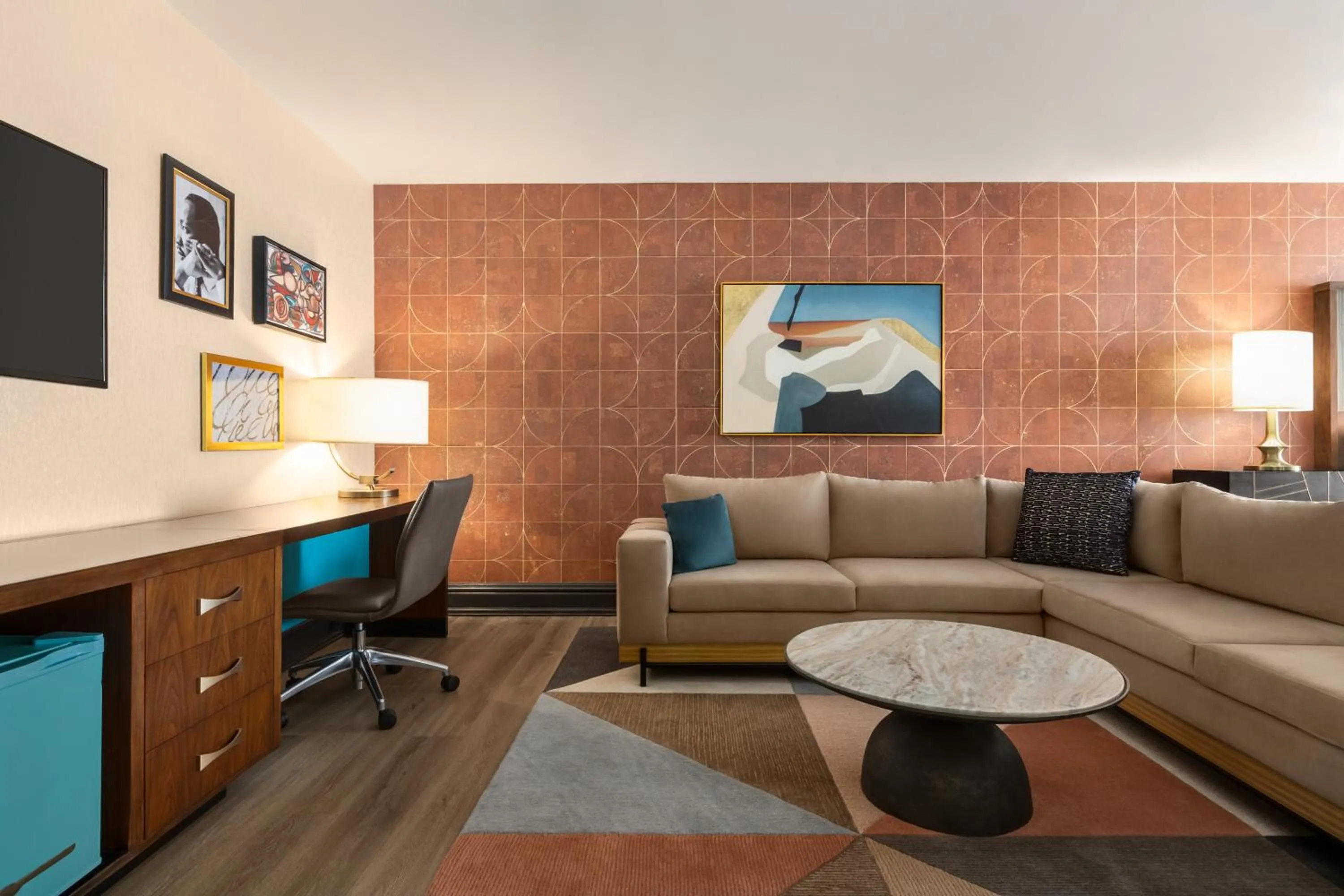 Living room in The American Hotel Atlanta Downtown-a Doubletree by Hilton