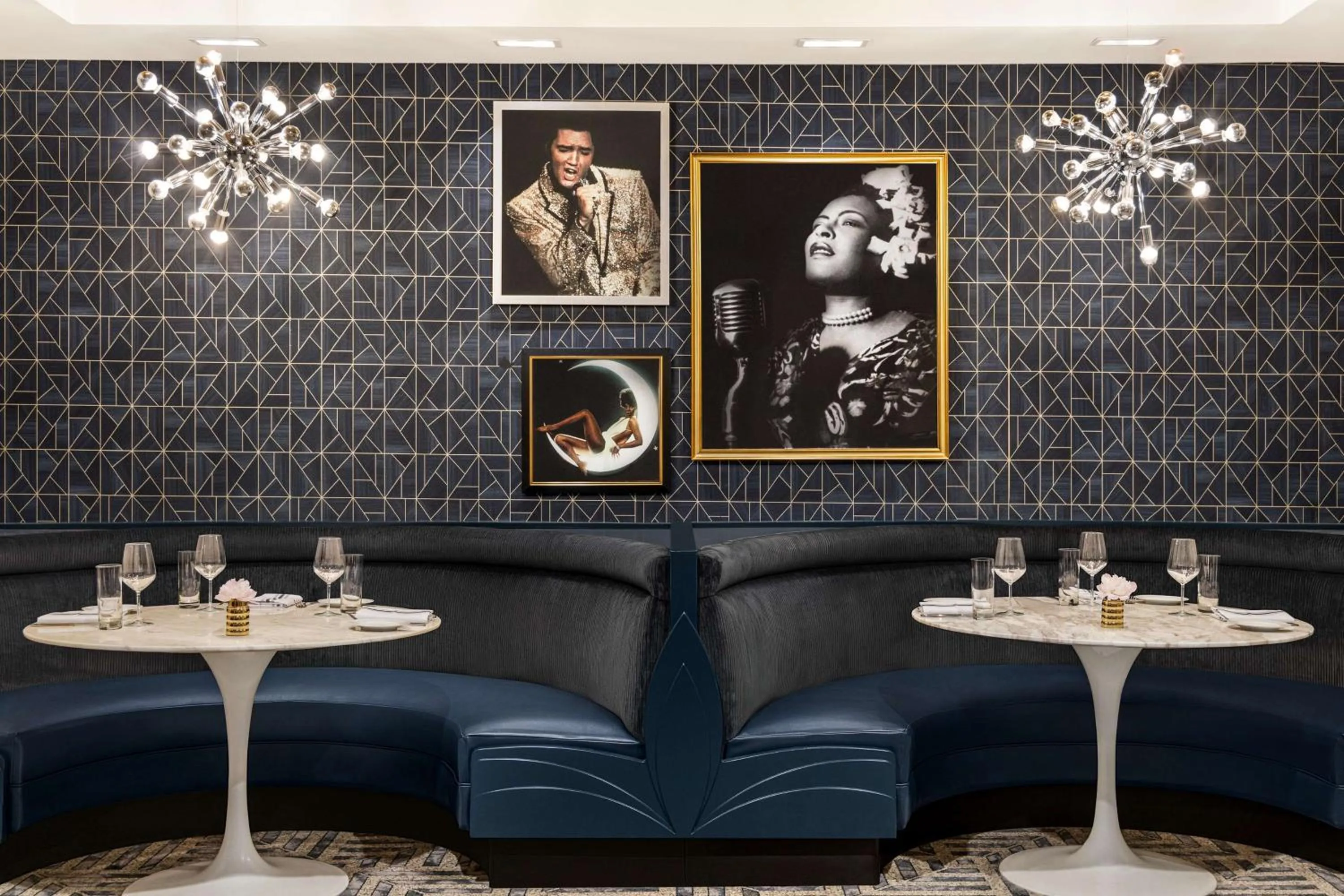 Lounge or bar in The American Hotel Atlanta Downtown-a Doubletree by Hilton