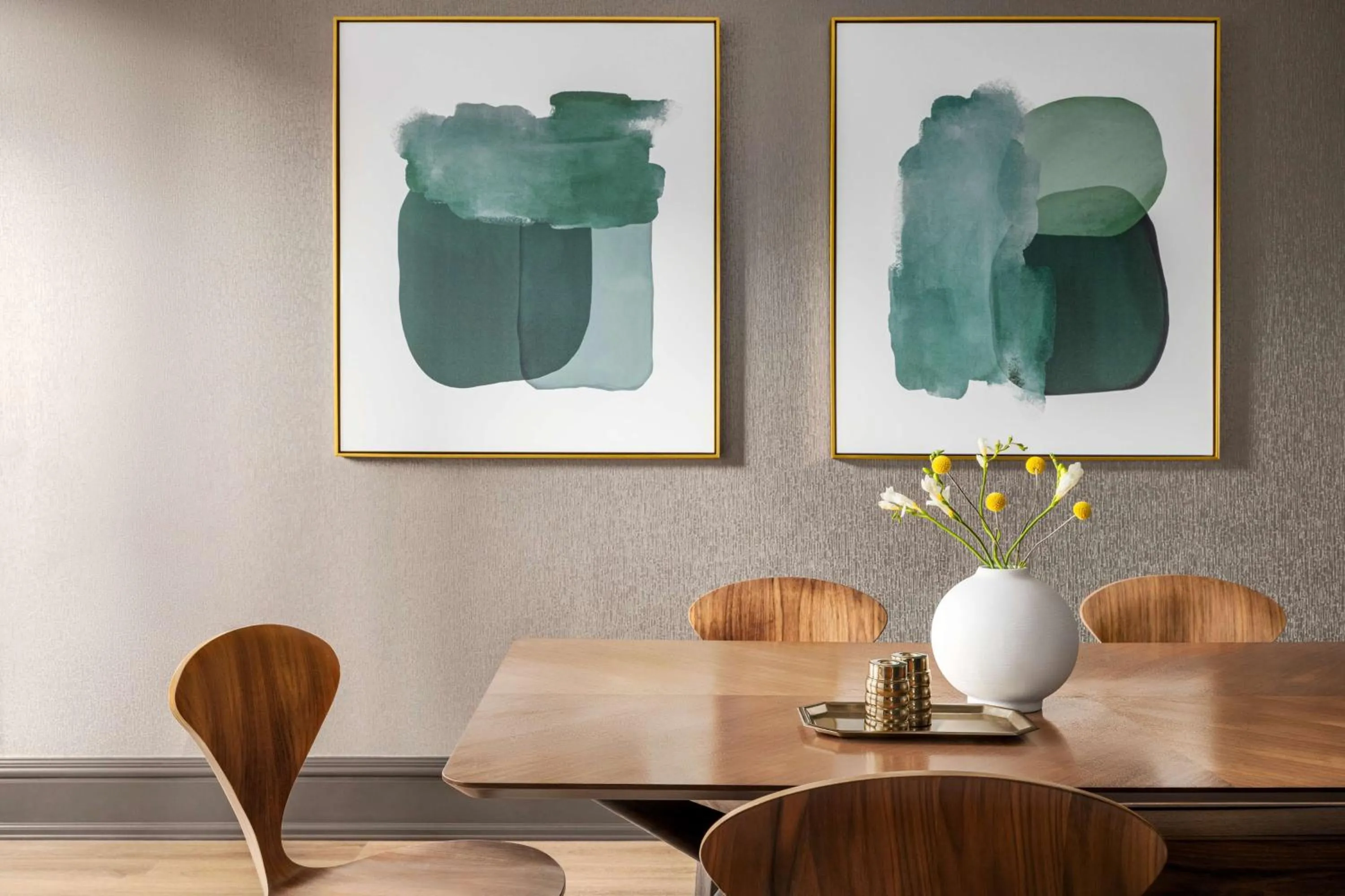 Dining area in The American Hotel Atlanta Downtown-a Doubletree by Hilton