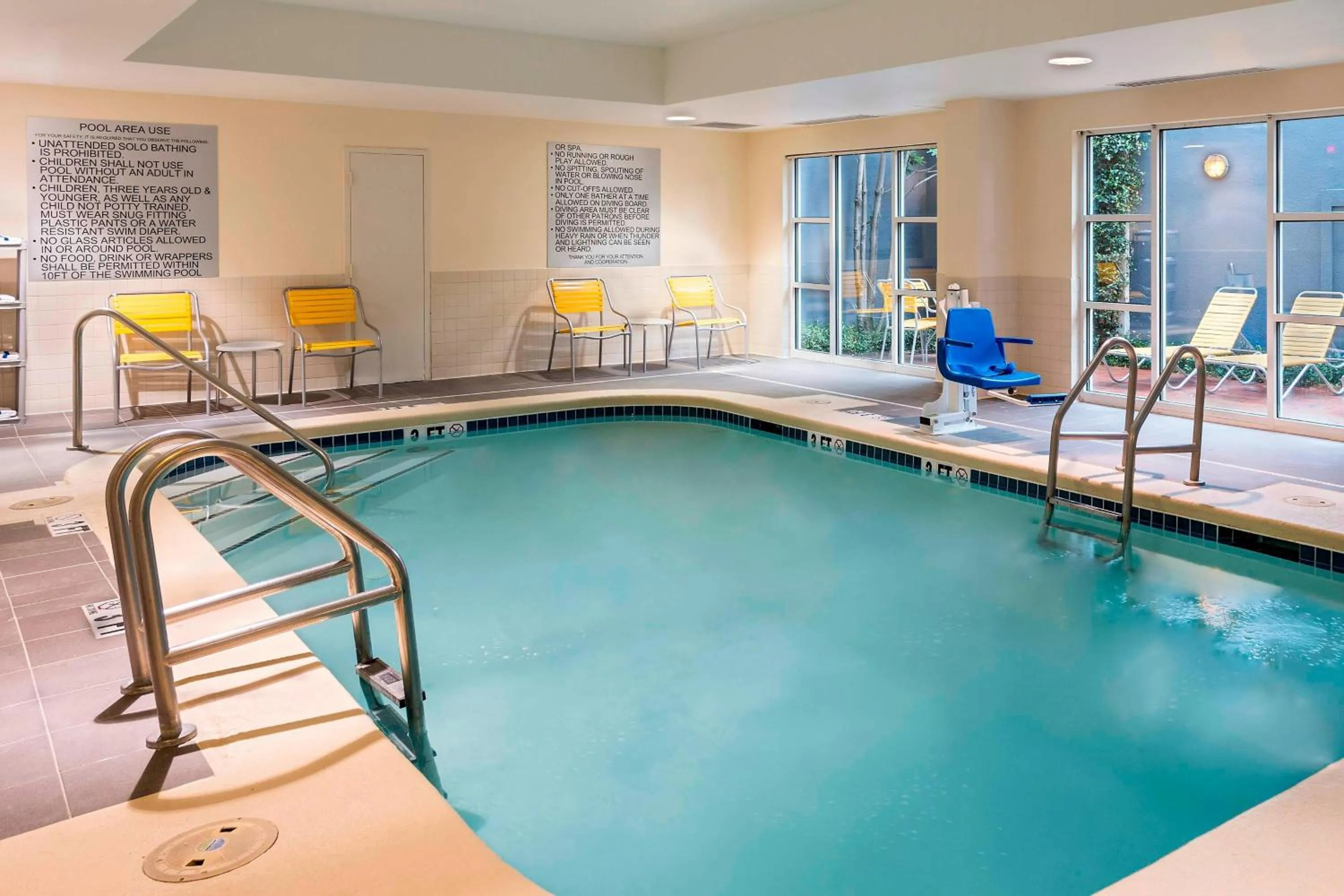 Swimming pool in Fairfield Inn & Suites by Marriott Atlanta Buckhead