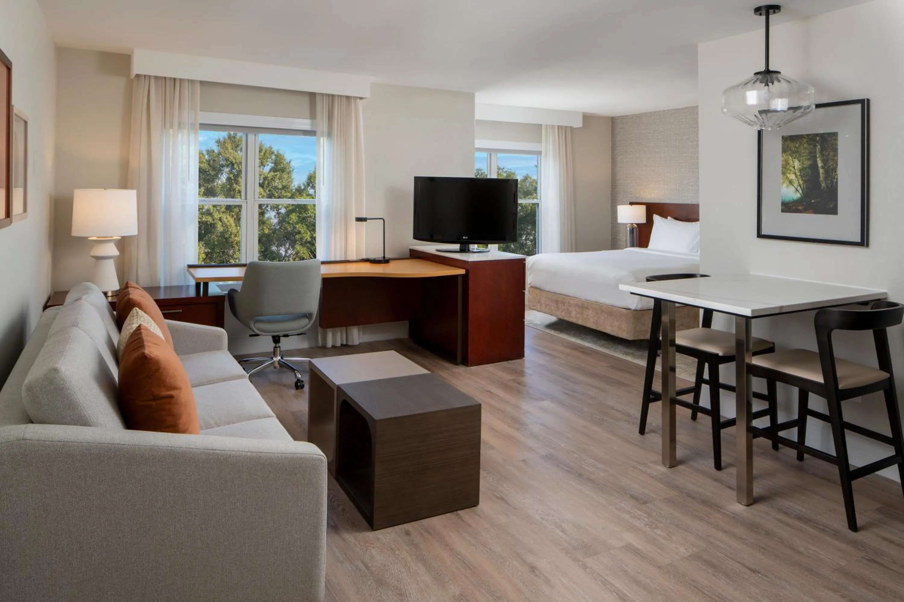 Living room, Bed in Residence Inn Atlanta Buckhead/Lenox Park