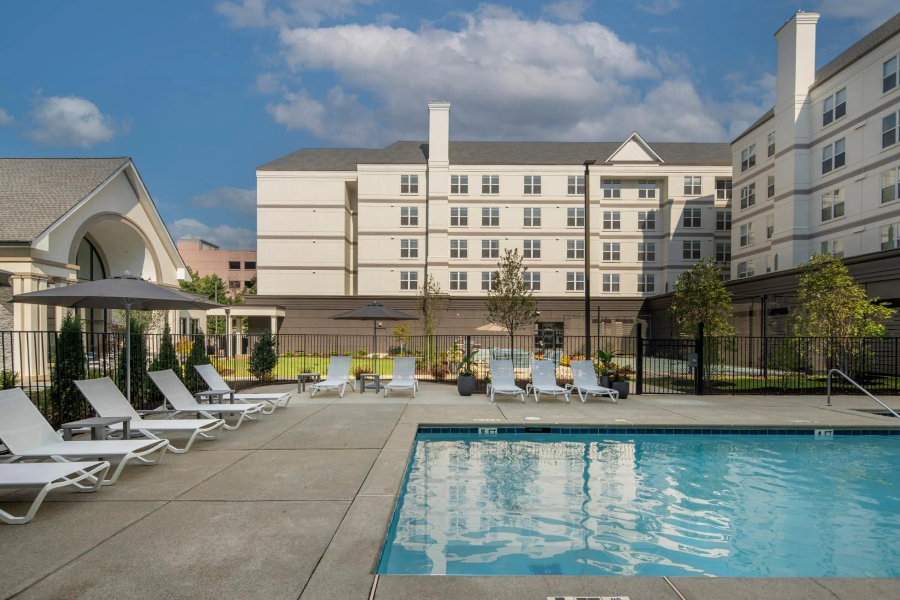 Swimming pool in Residence Inn Atlanta Buckhead/Lenox Park
