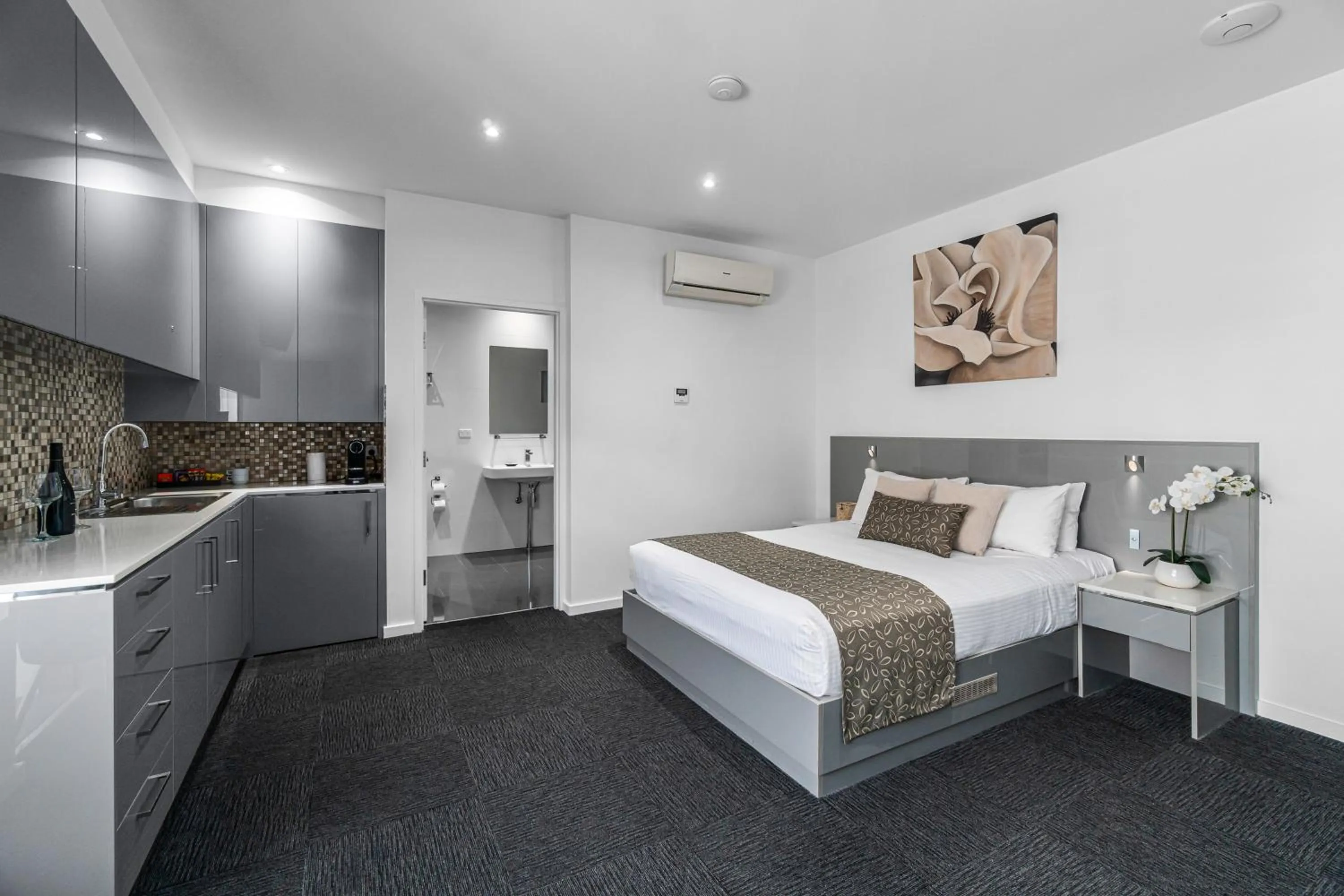 Bed in North Adelaide Boutique Stays Accommodation