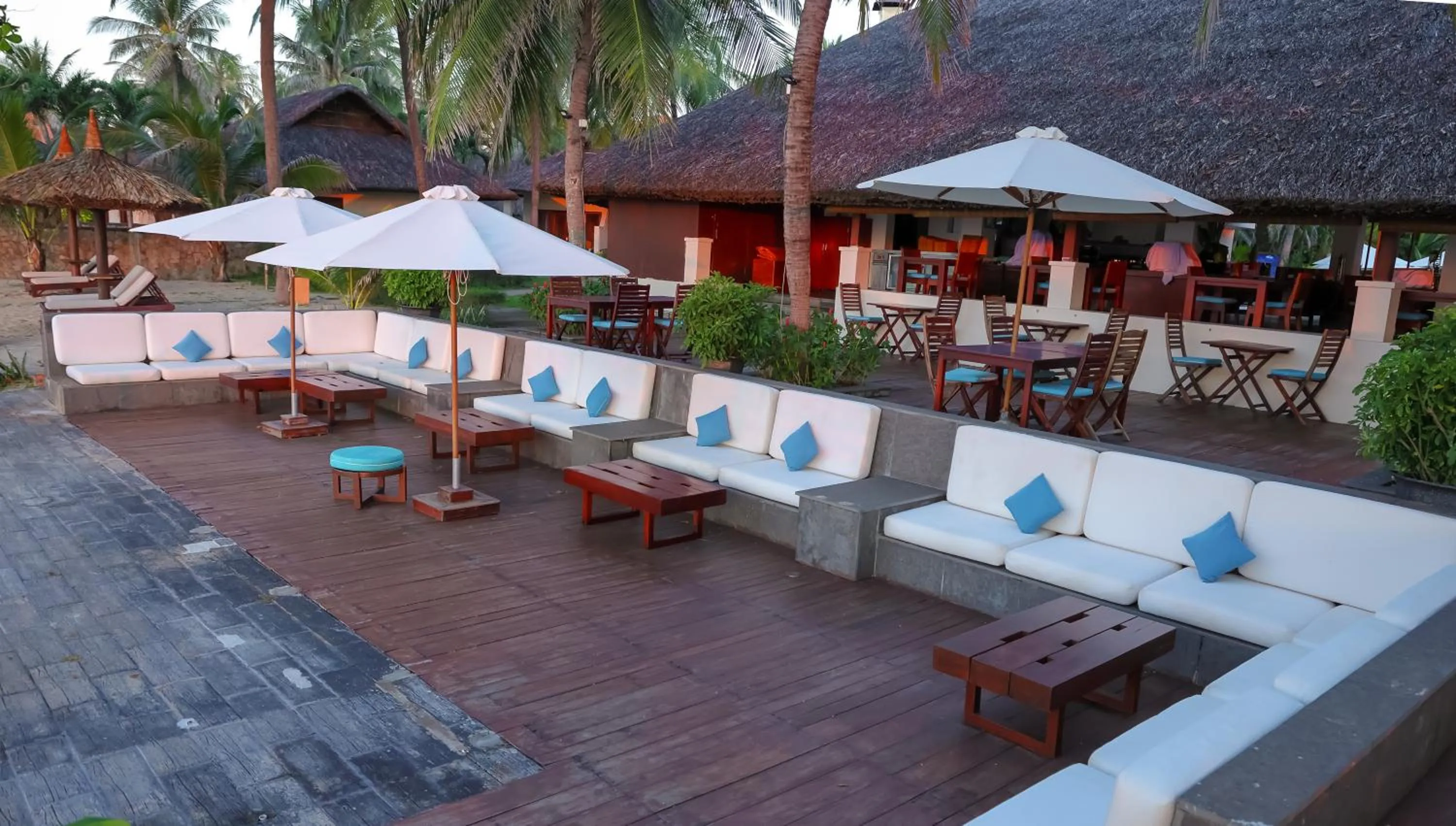 Restaurant/places to eat in Blue Ocean Resort