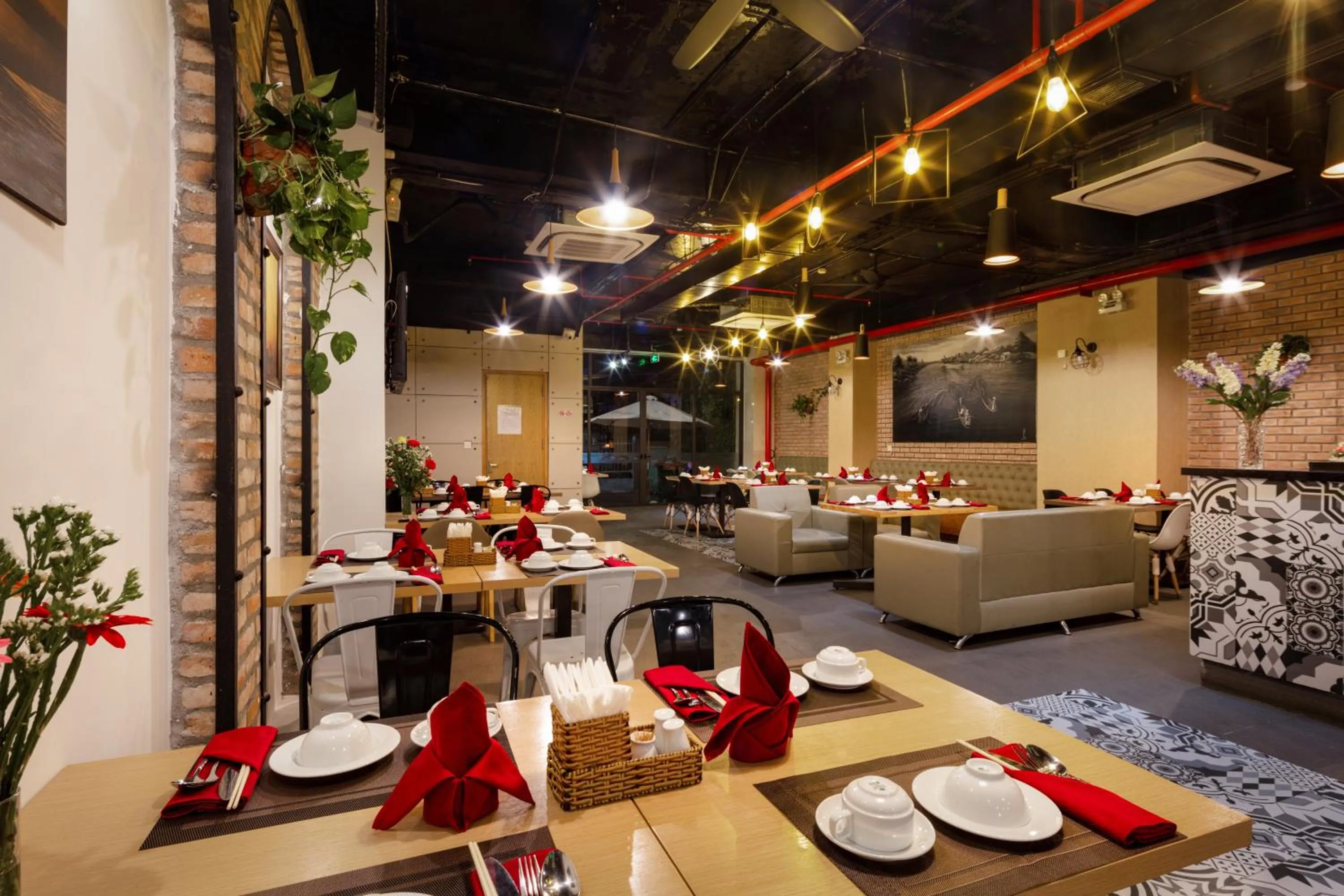 Restaurant/places to eat in Ale Nha Trang Hotel