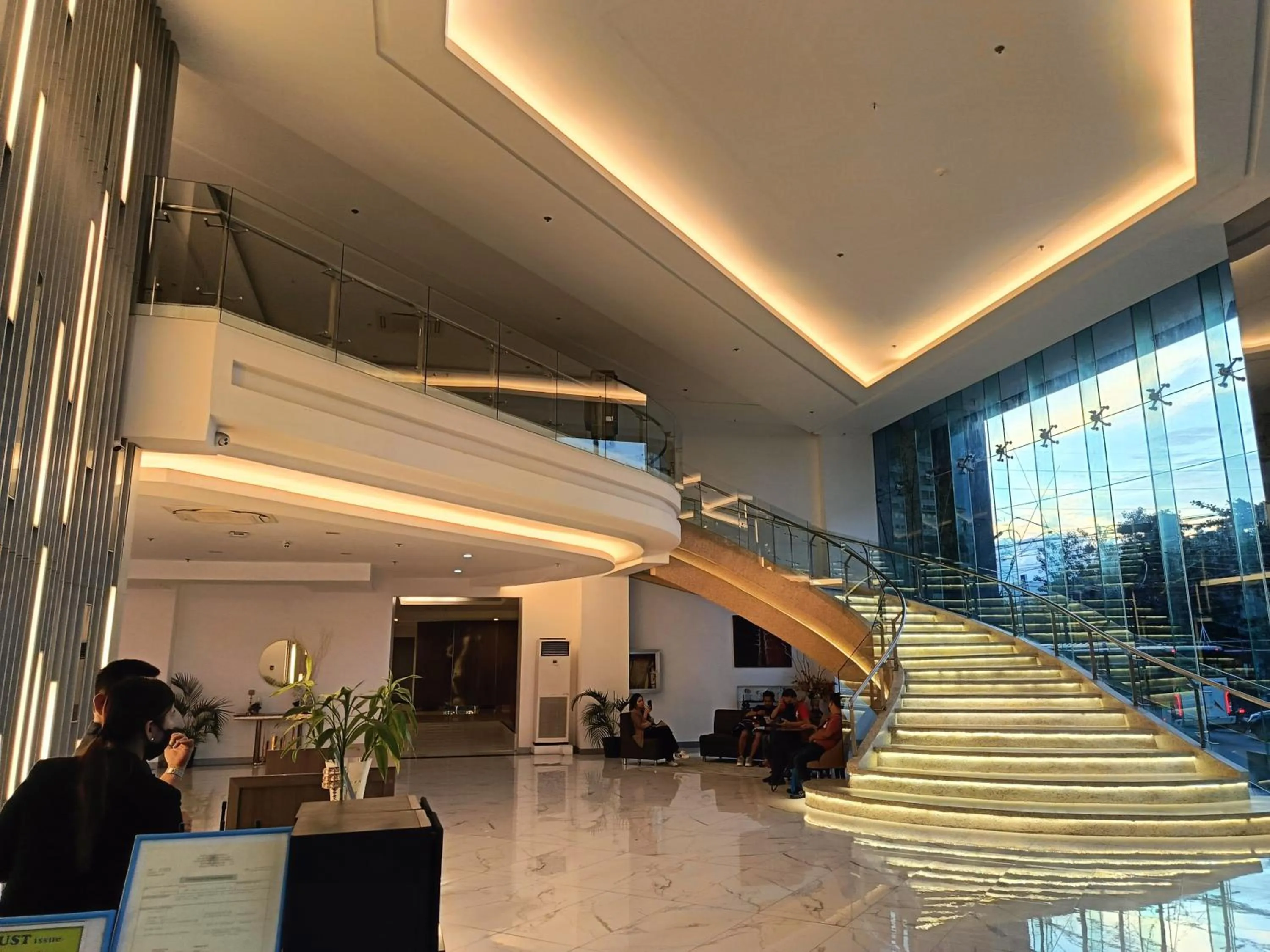Lobby or reception in Golden Peak Hotel & Suites powered by Cocotel