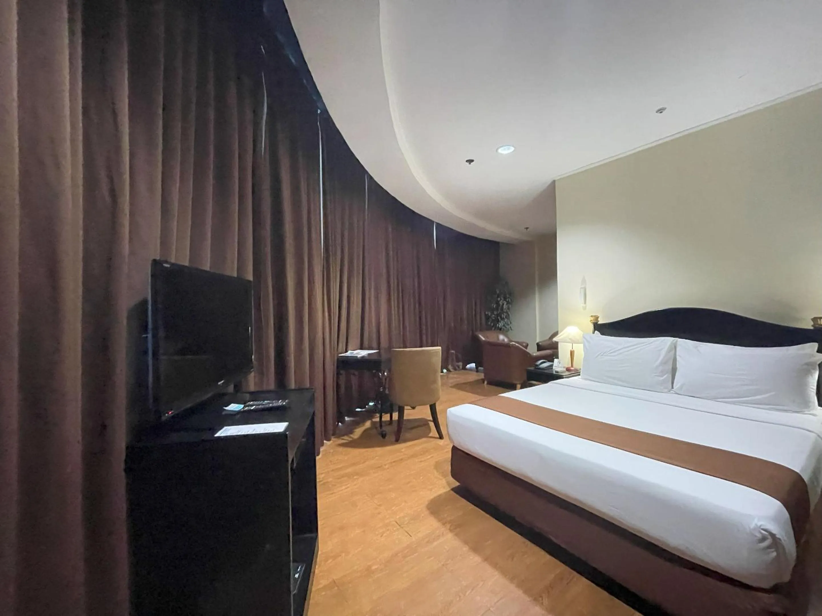 Bed in Golden Peak Hotel & Suites powered by Cocotel