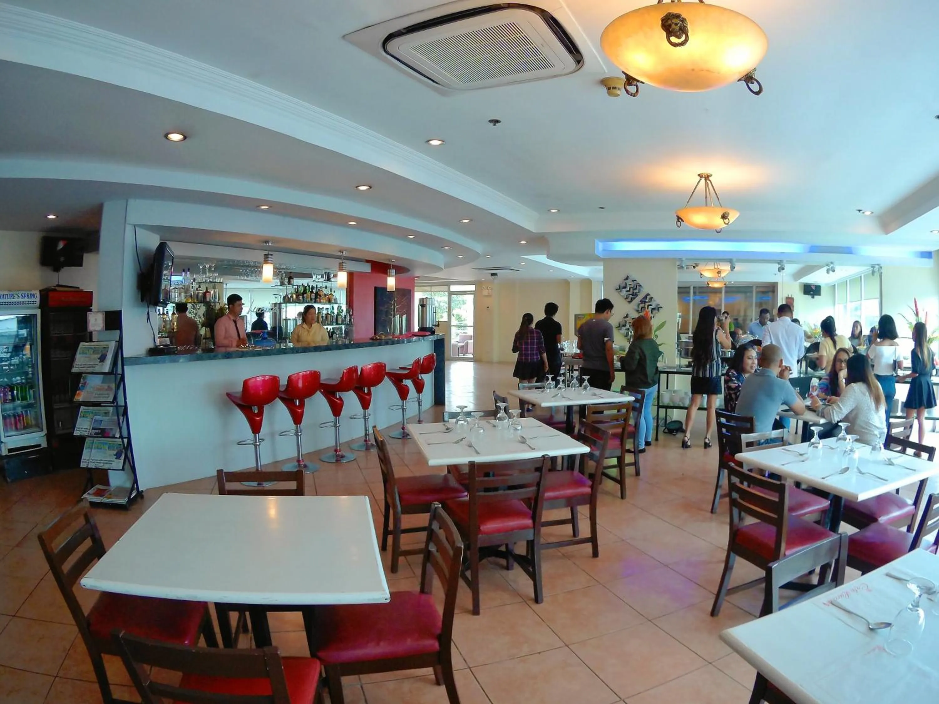 Restaurant/places to eat in Golden Peak Hotel & Suites powered by Cocotel