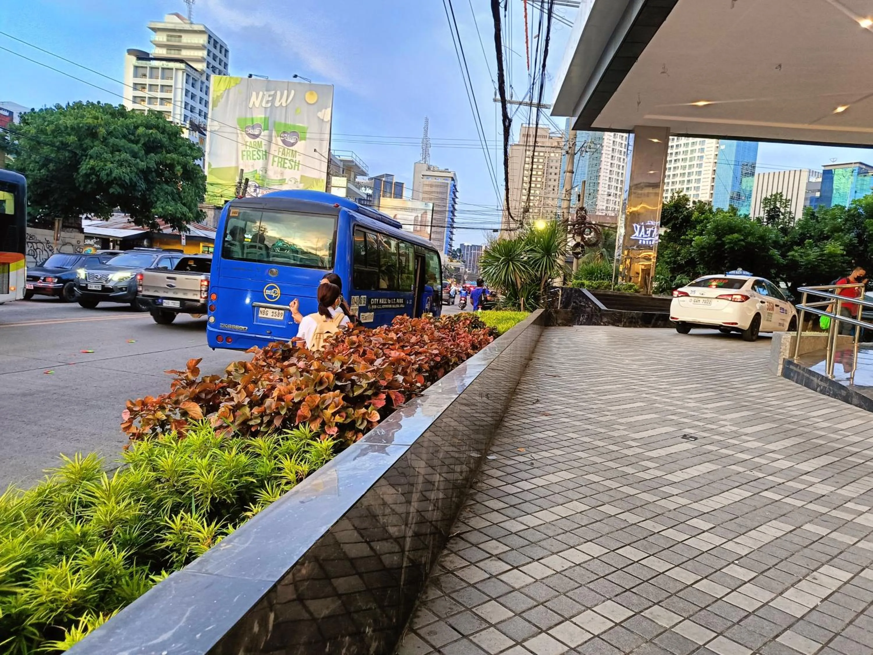 Property building in Golden Peak Hotel & Suites powered by Cocotel