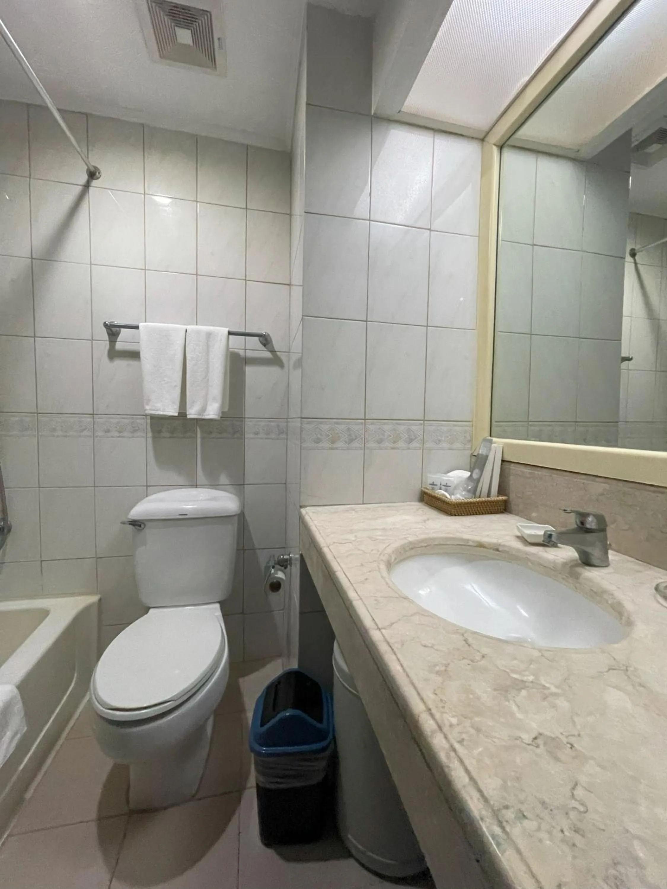 Golden Peak Hotel & Suites powered by Cocotel