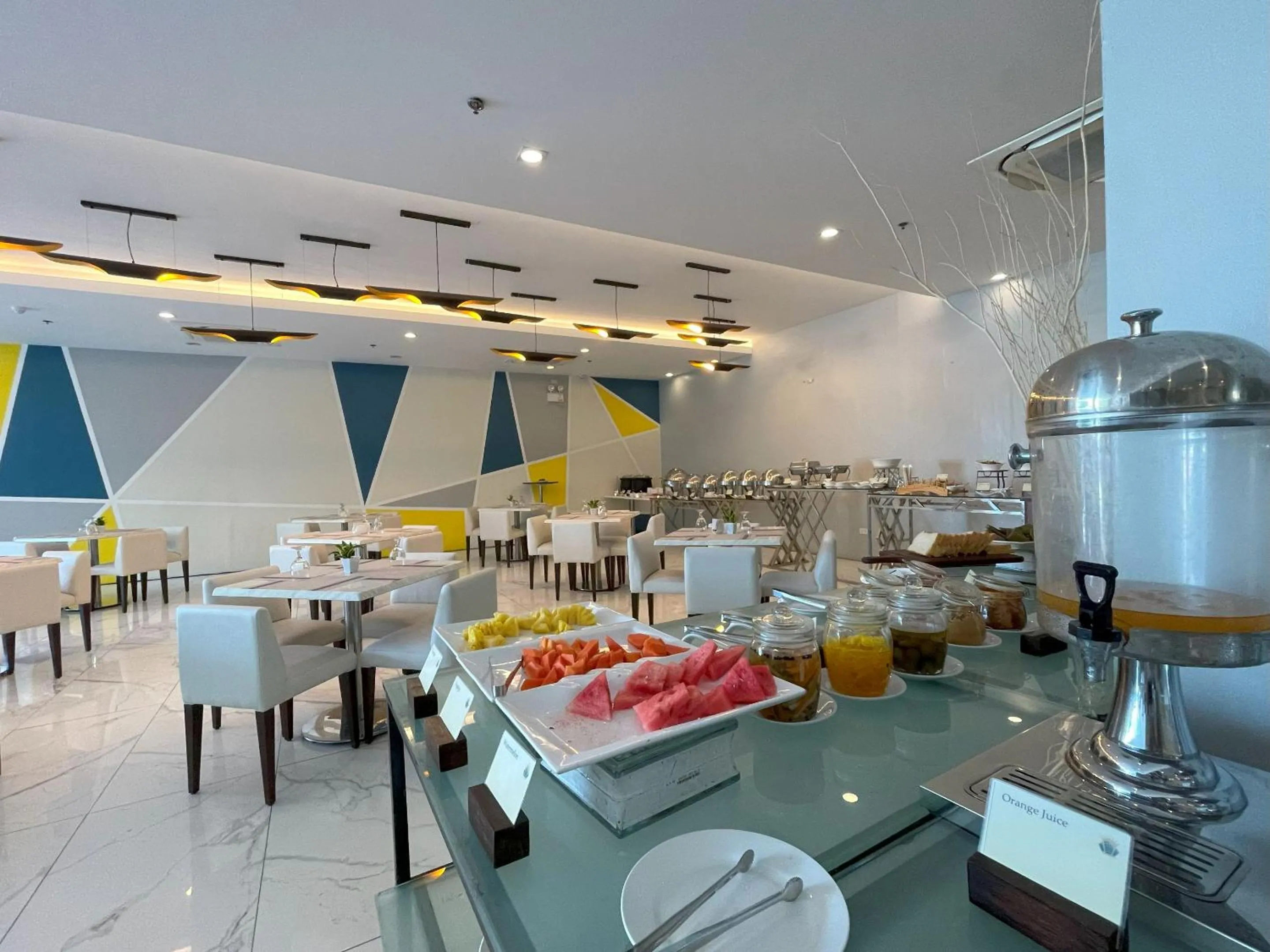 Golden Peak Hotel & Suites powered by Cocotel