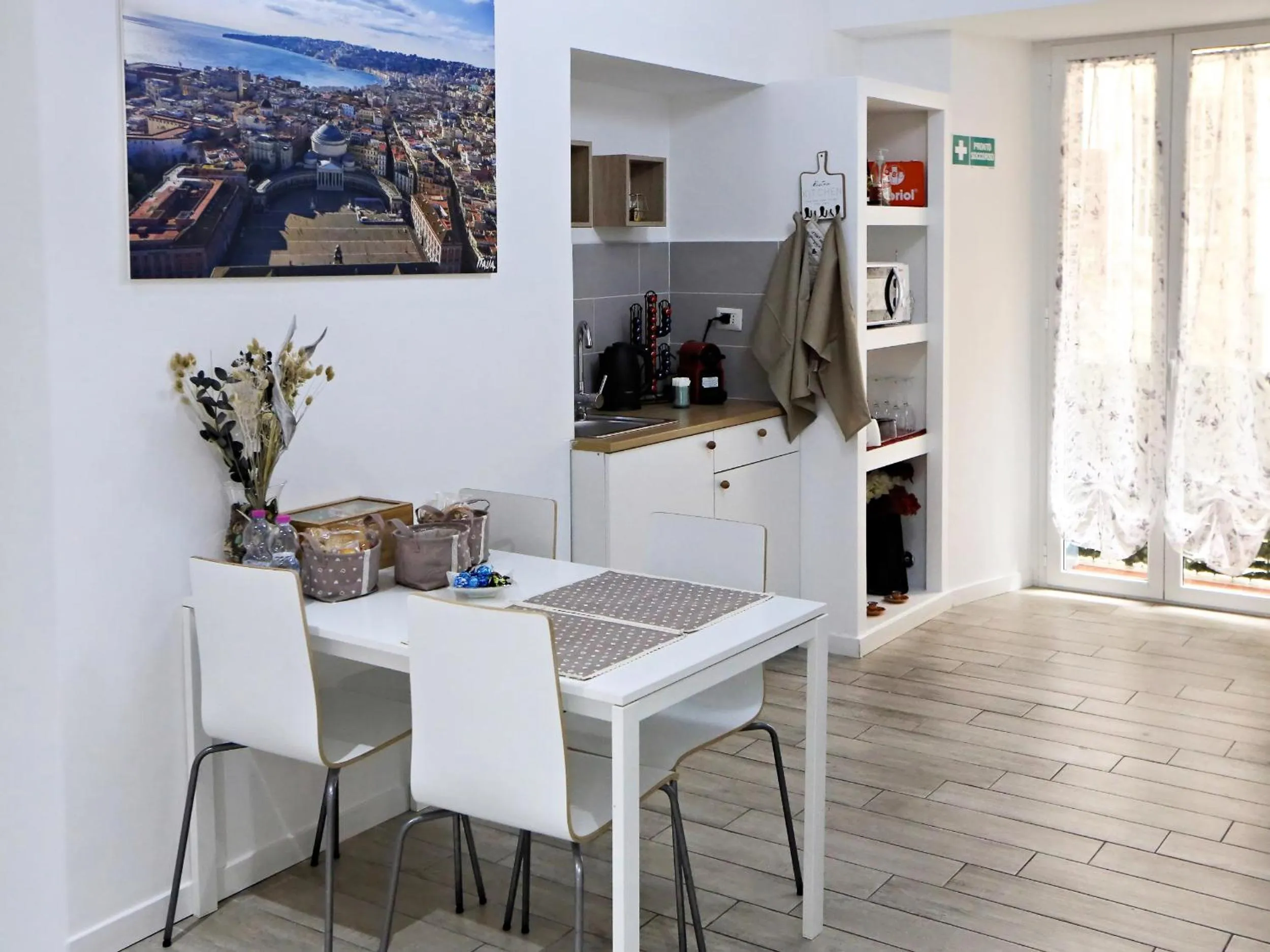 Kitchen or kitchenette in Relais Villa Borghese