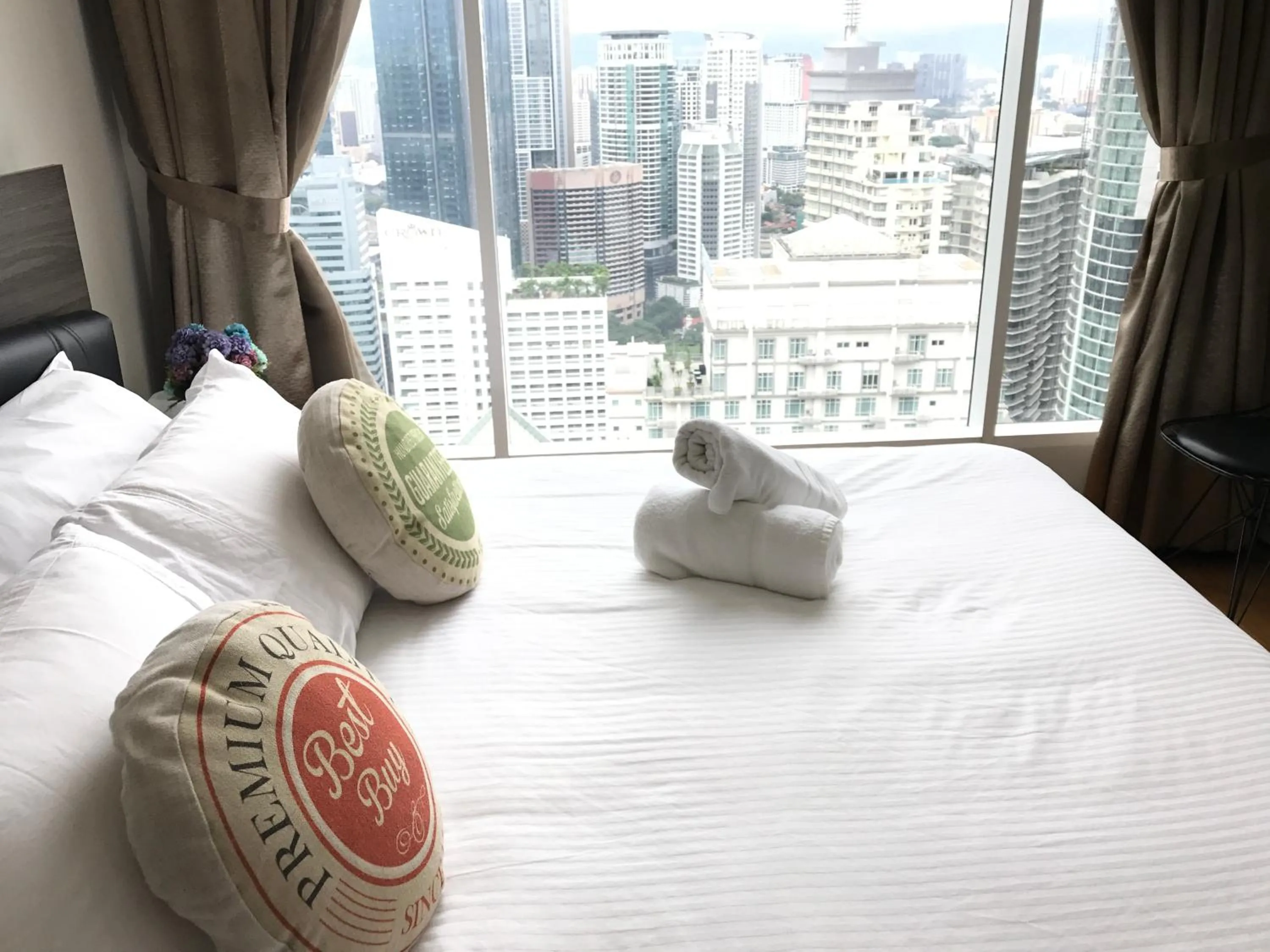 Bed in Soho Suites Klcc By Pnut