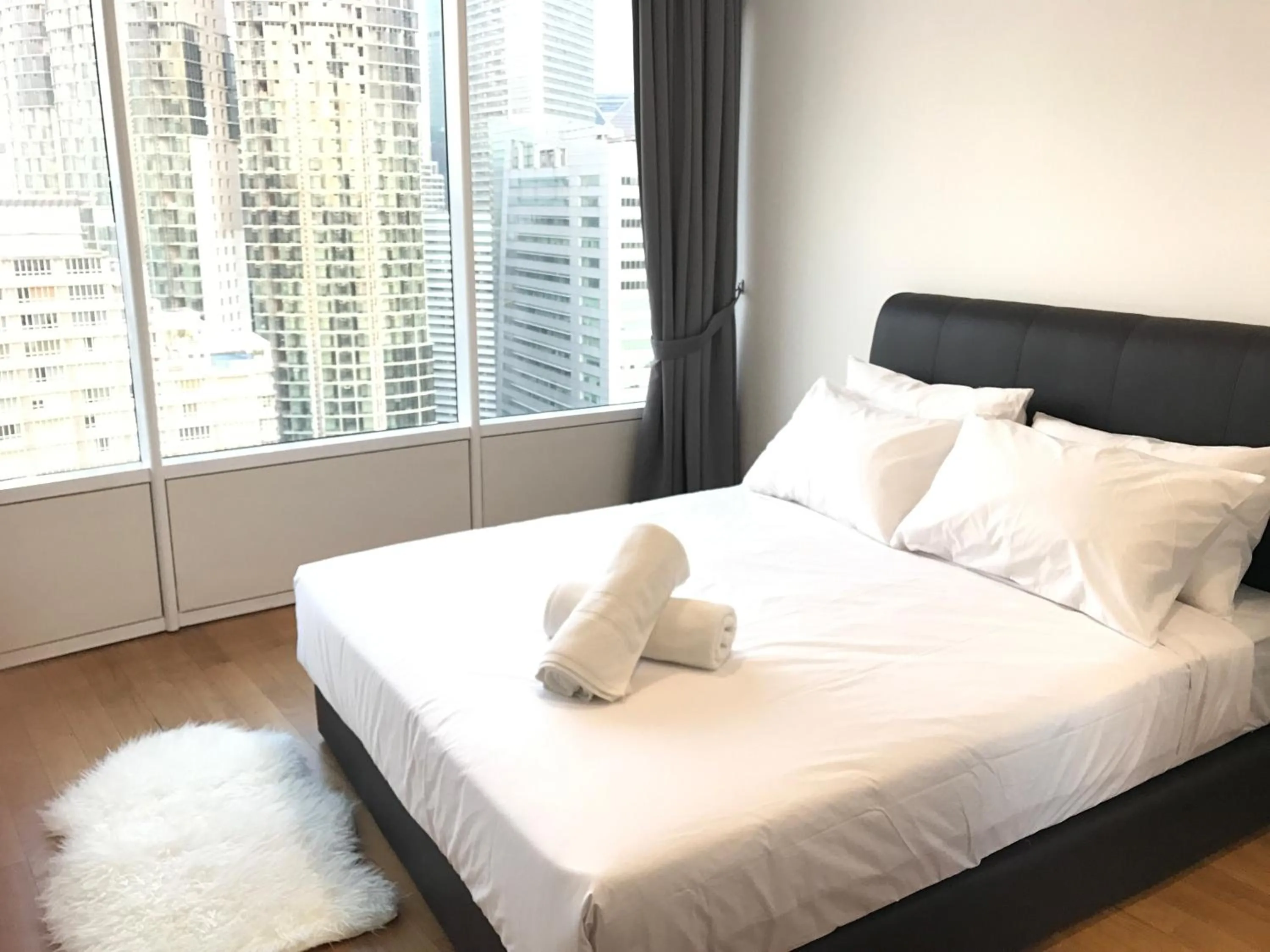 Bed in VORTEX SUITES KLCC by PNUT With NETFLIX
