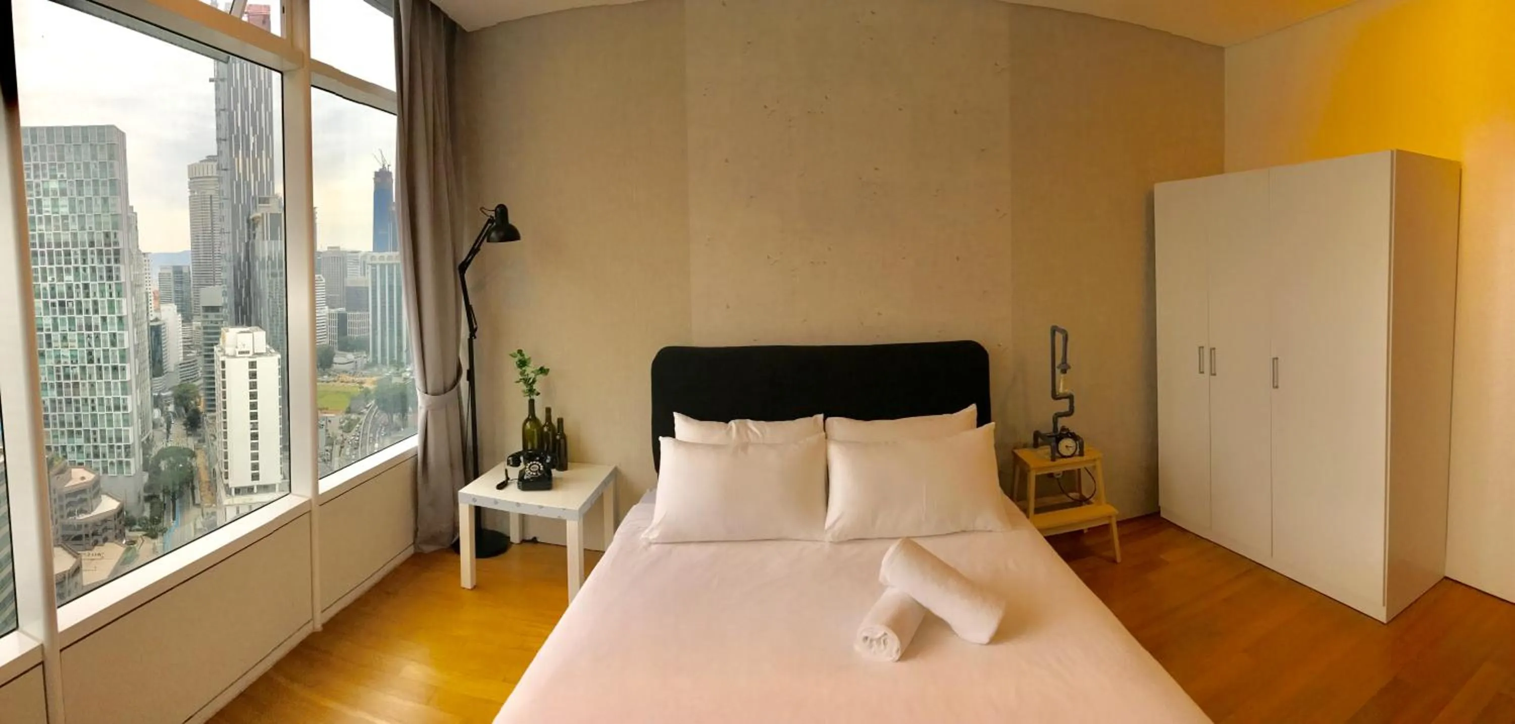 Bed in VORTEX SUITES KLCC by PNUT With NETFLIX