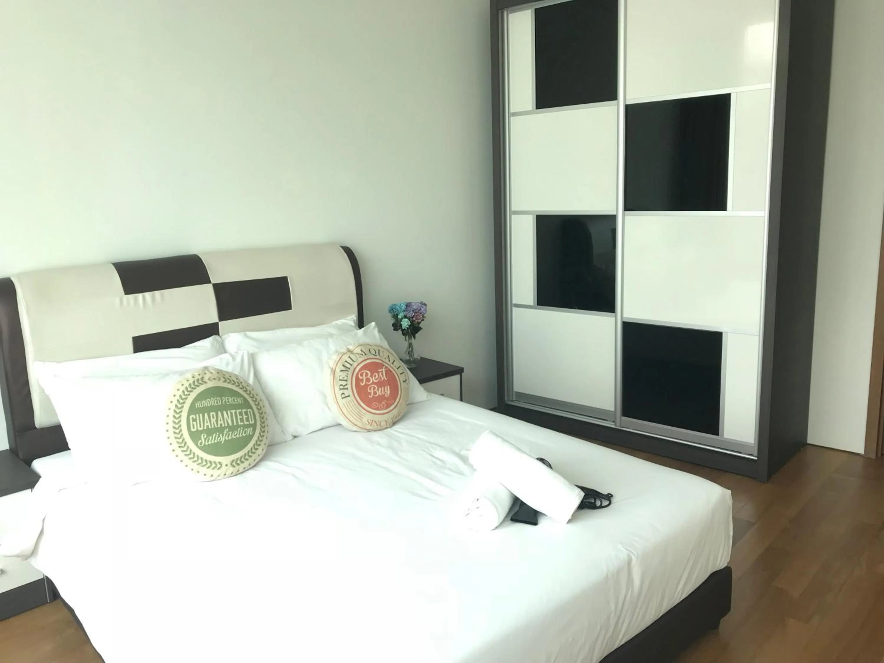 Bed in VORTEX SUITES KLCC by PNUT With NETFLIX