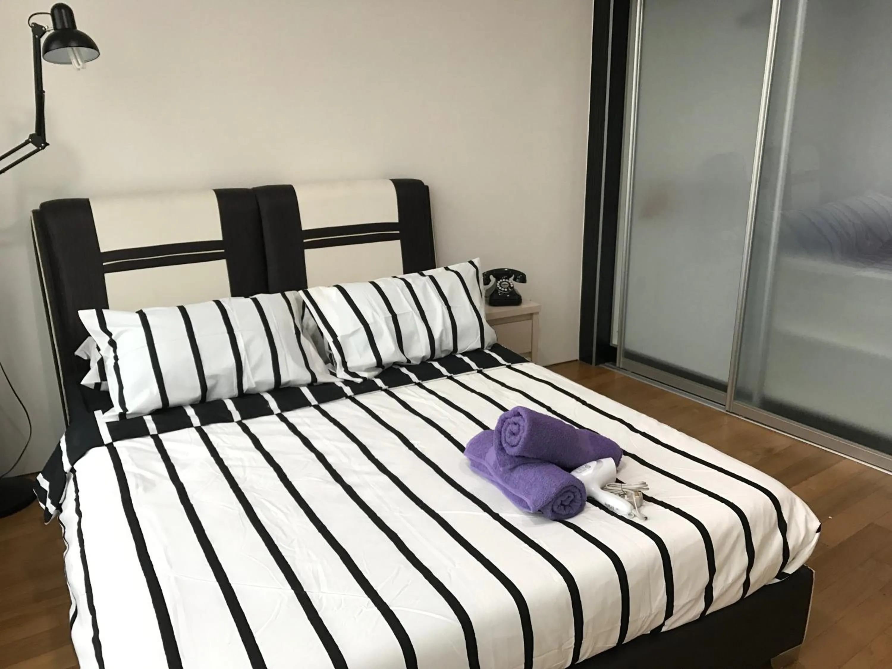 Bed in VORTEX SUITES KLCC by PNUT With NETFLIX