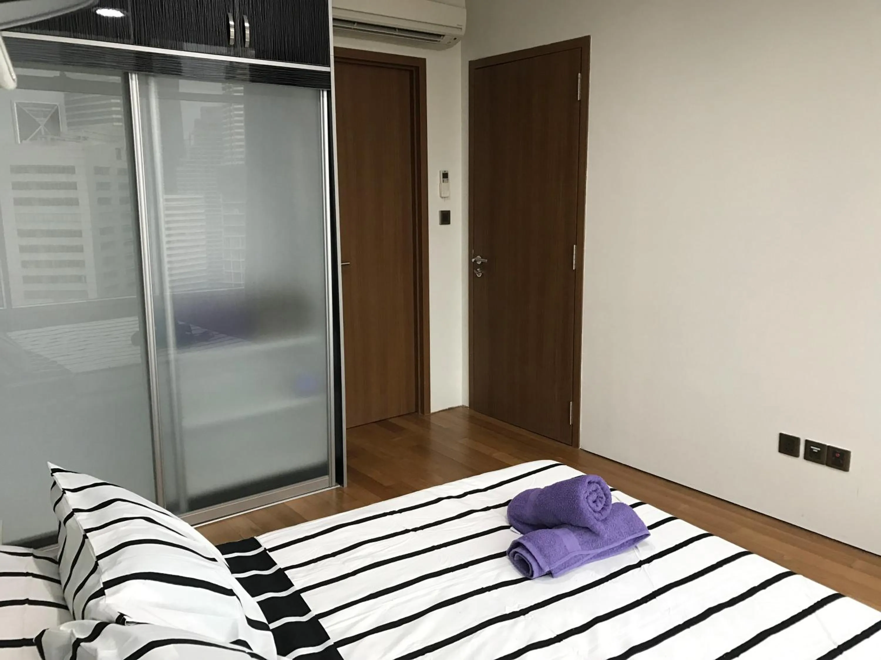 Bed in VORTEX SUITES KLCC by PNUT With NETFLIX