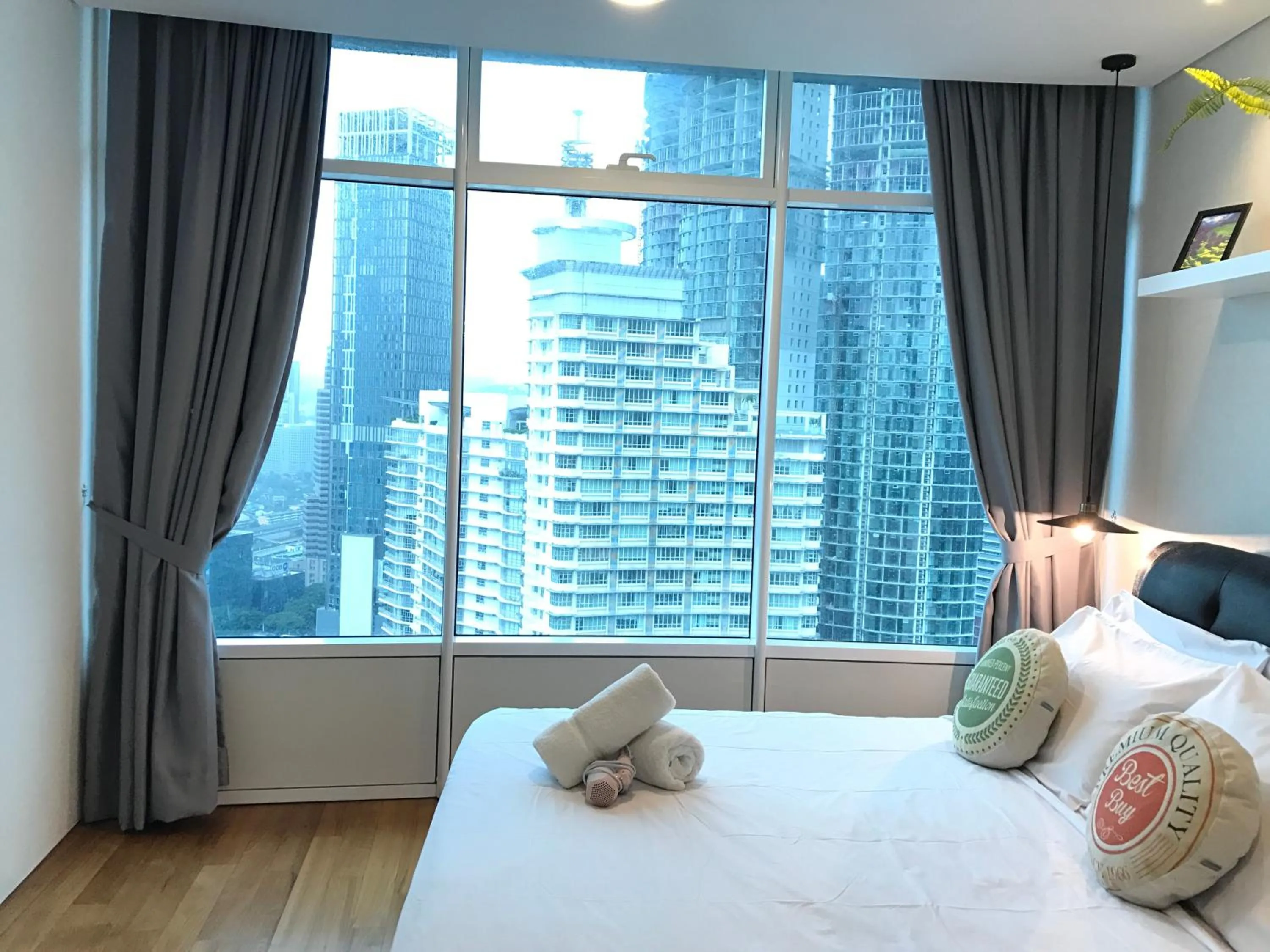 Bed in VORTEX SUITES KLCC by PNUT With NETFLIX