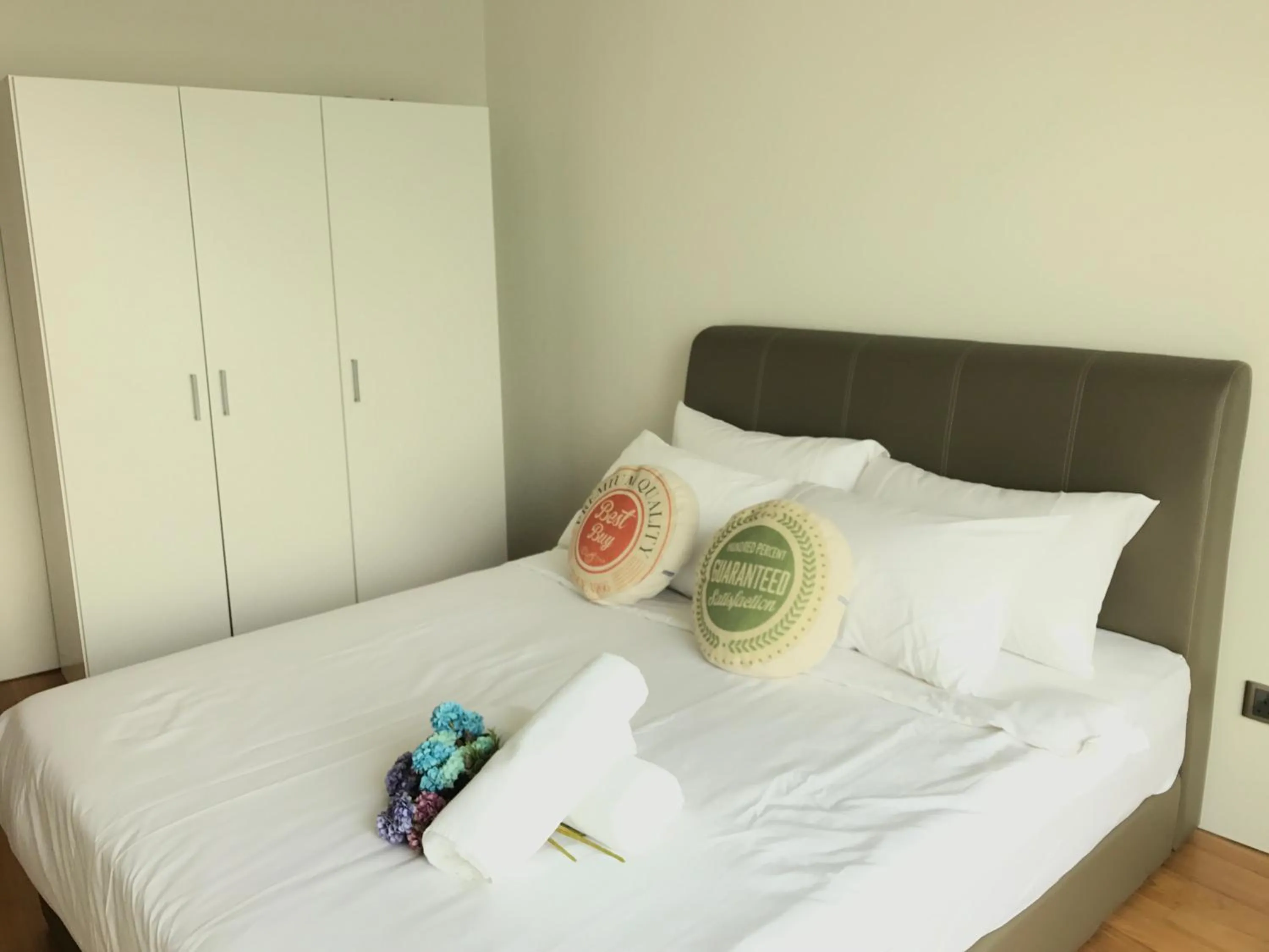 Bed in VORTEX SUITES KLCC by PNUT With NETFLIX