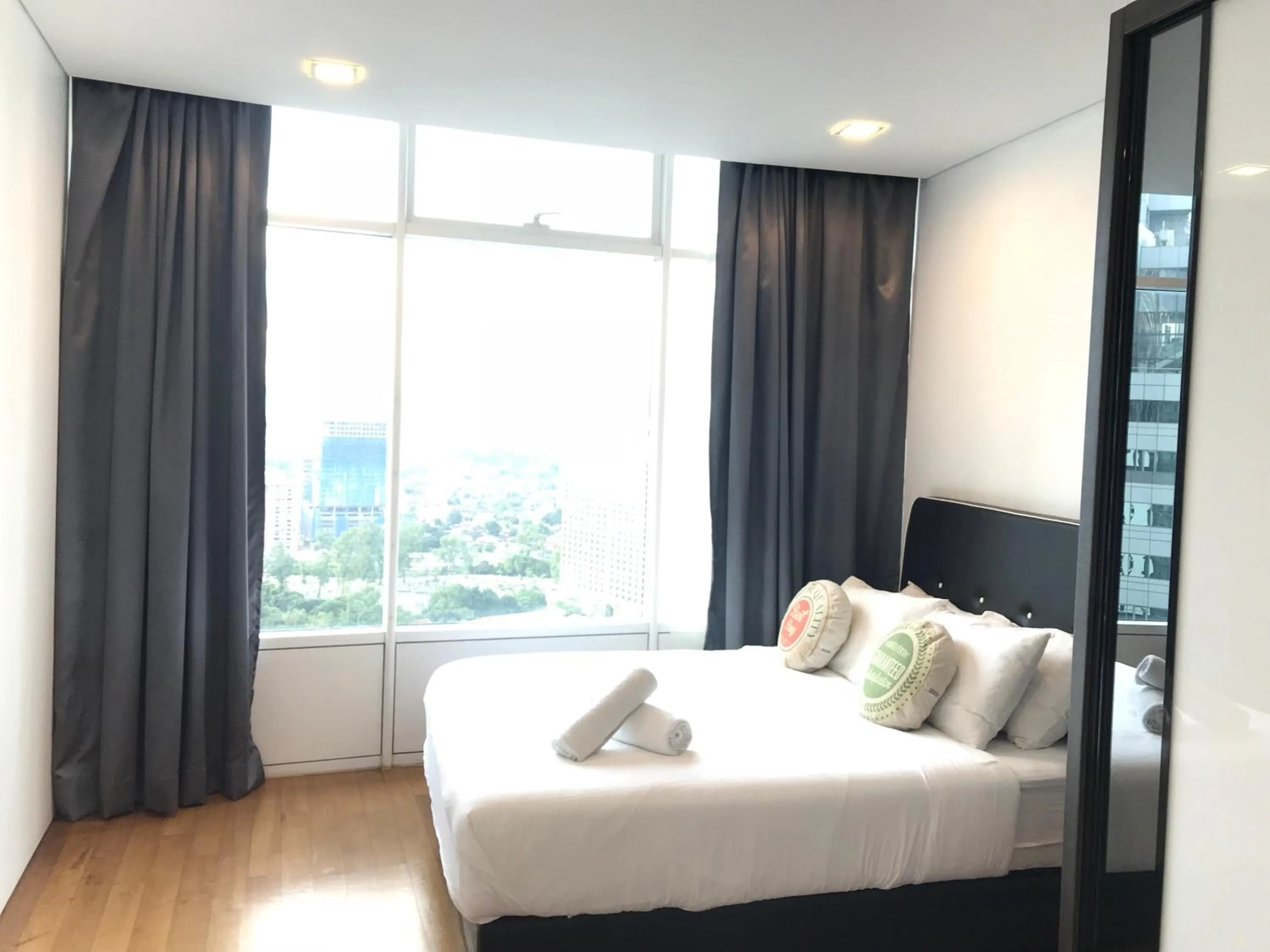 Bed in VORTEX SUITES KLCC by PNUT With NETFLIX