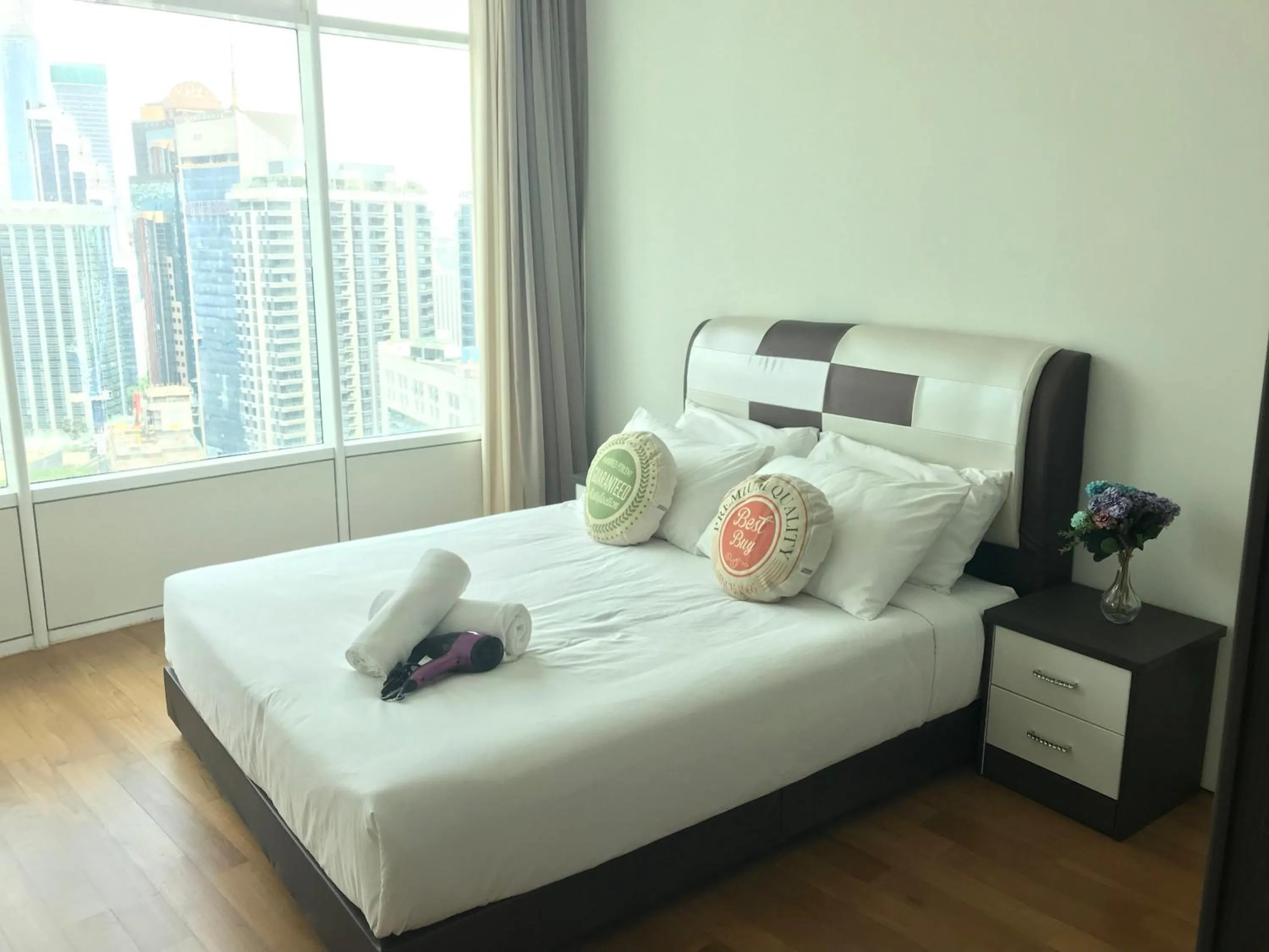 Bed in VORTEX SUITES KLCC by PNUT With NETFLIX