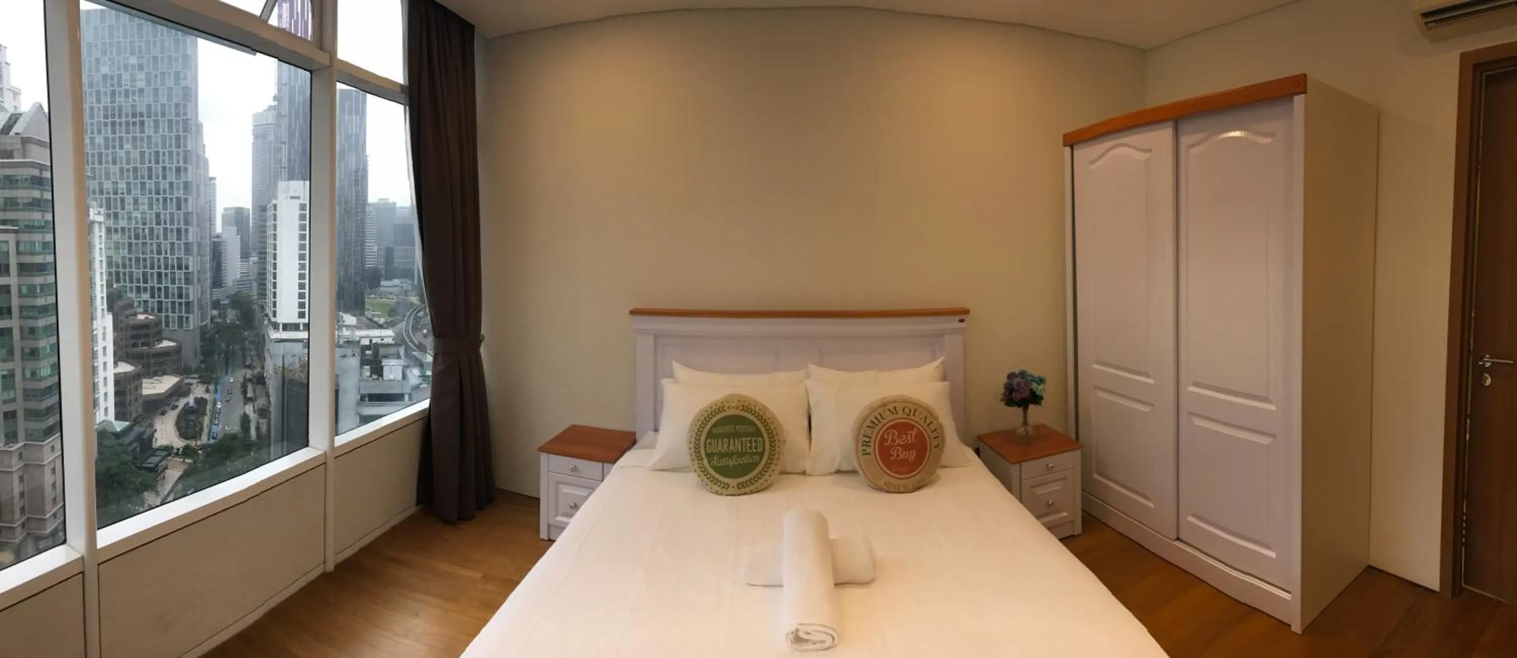 Bed in VORTEX SUITES KLCC by PNUT With NETFLIX