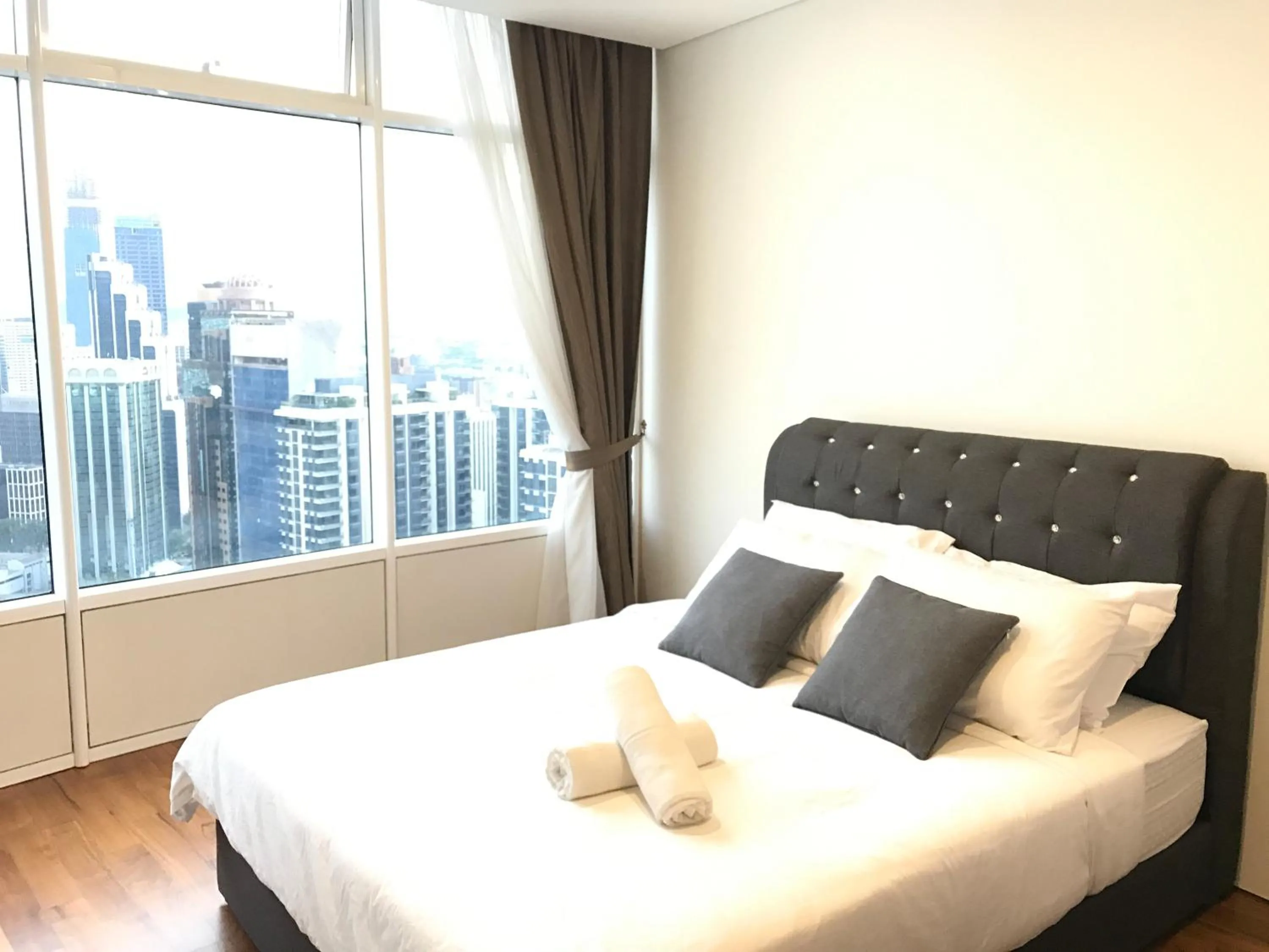 Bed in VORTEX SUITES KLCC by PNUT With NETFLIX