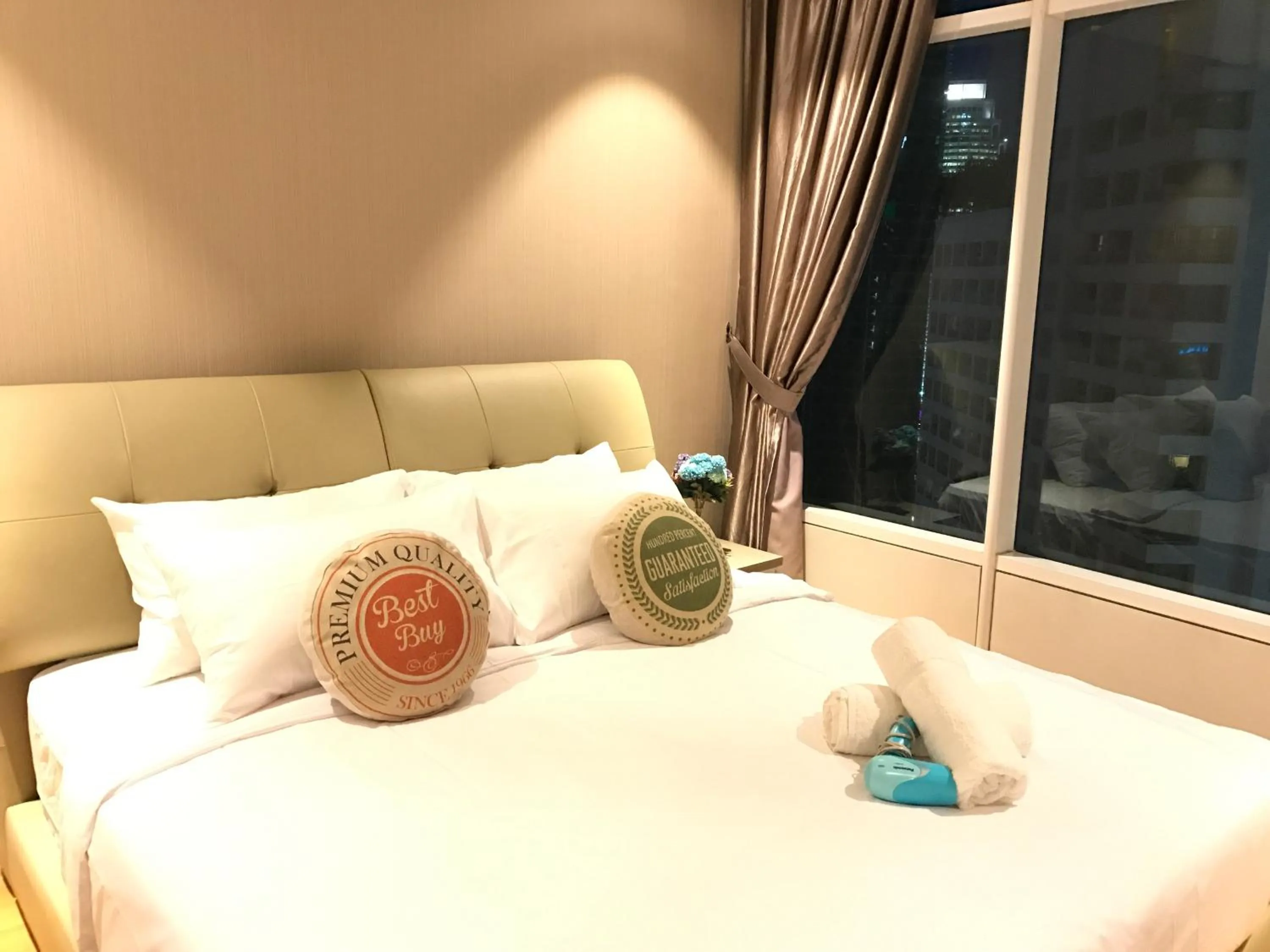 Bed in VORTEX SUITES KLCC by PNUT With NETFLIX