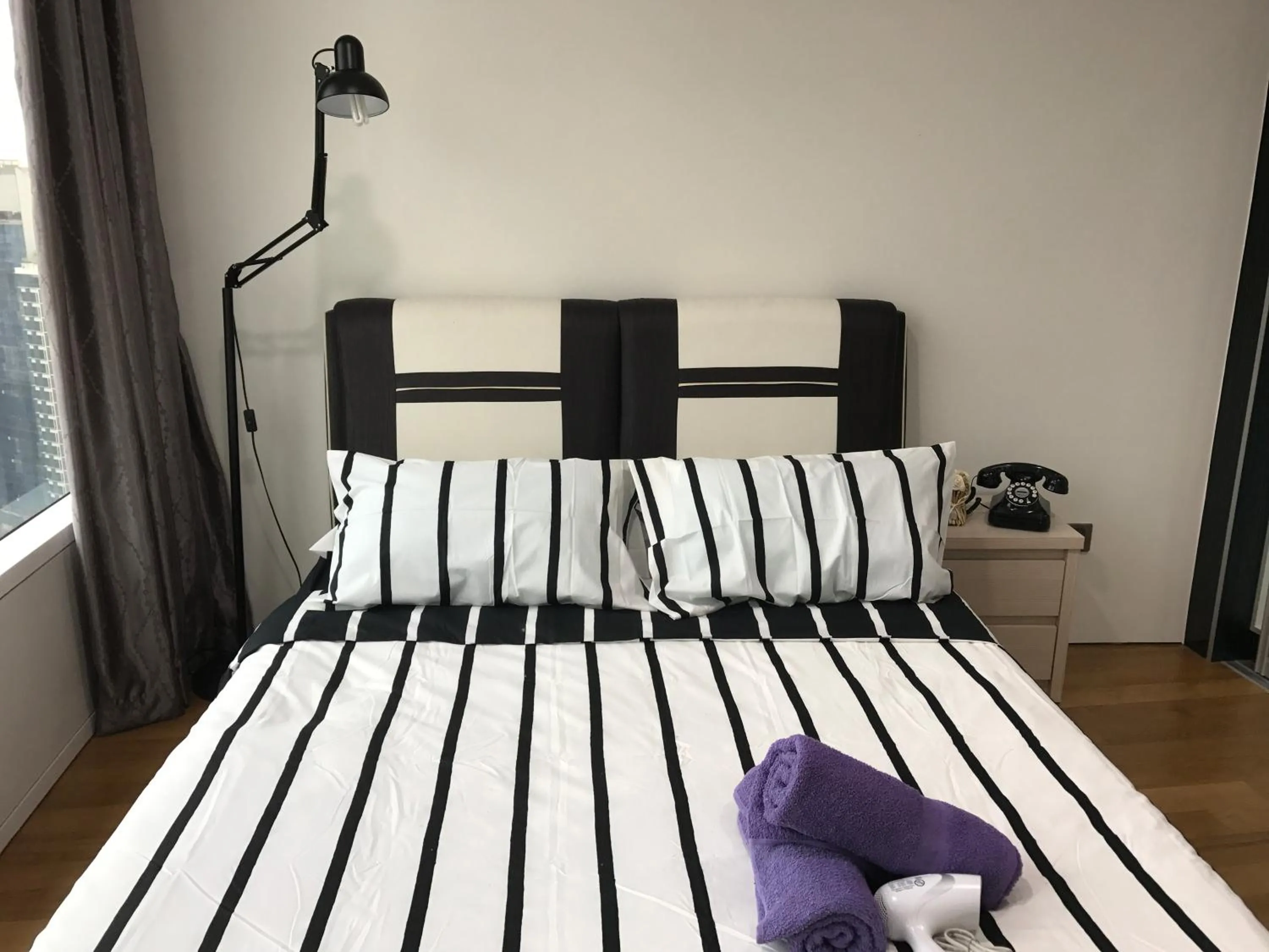 Bed in VORTEX SUITES KLCC by PNUT With NETFLIX