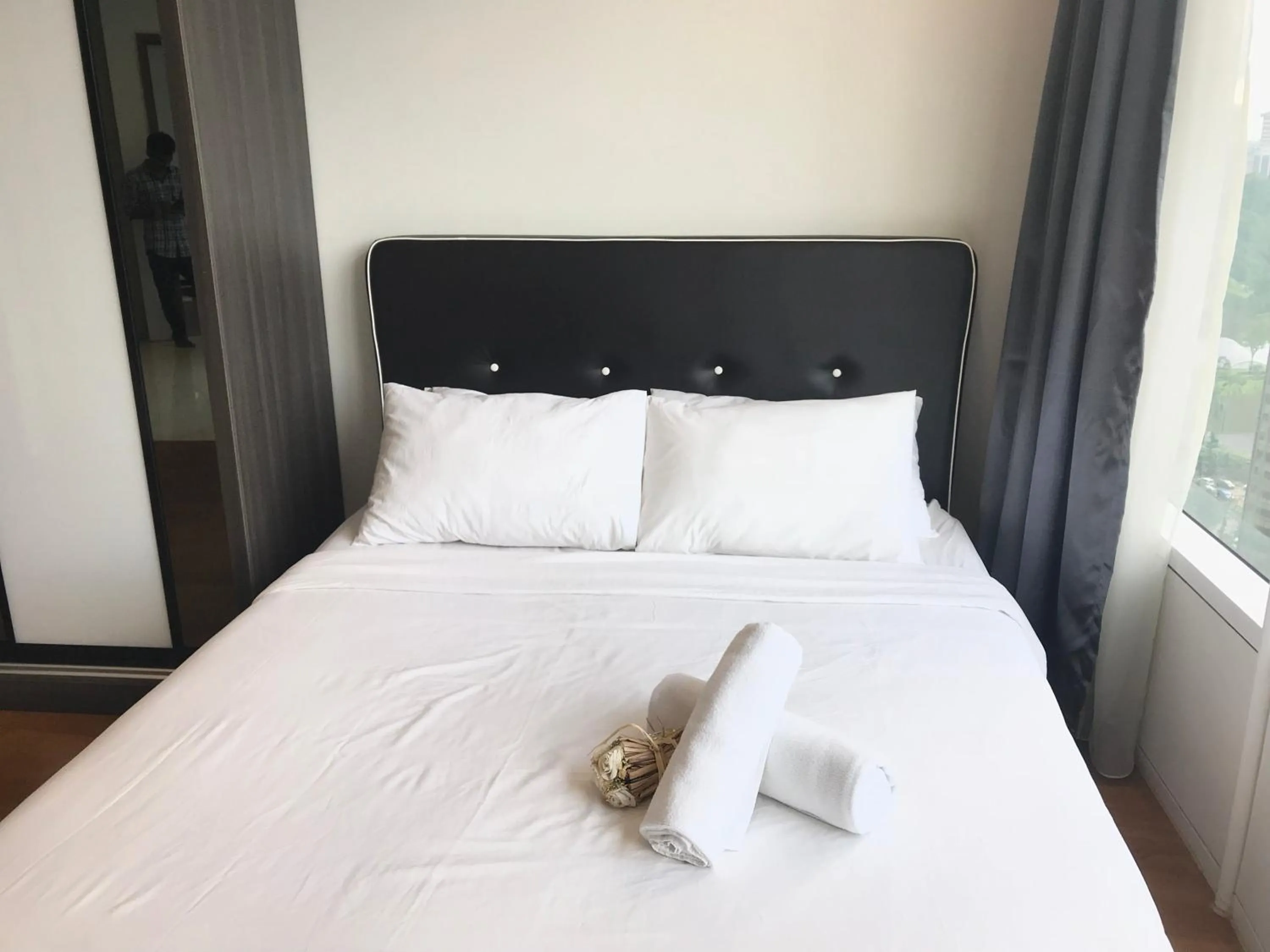 Bed in VORTEX SUITES KLCC by PNUT With NETFLIX