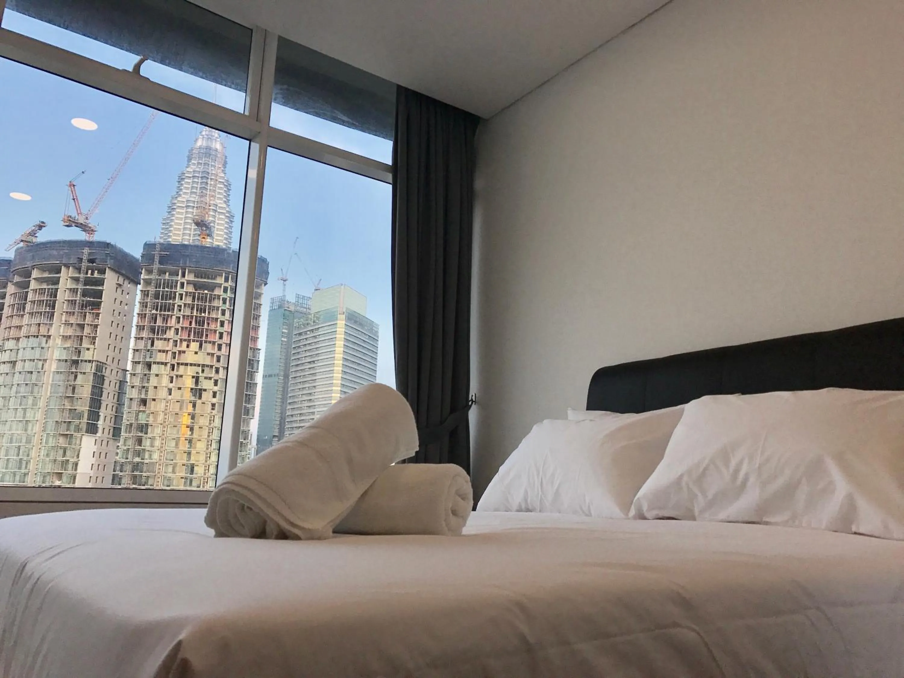 Bed in VORTEX SUITES KLCC by PNUT With NETFLIX