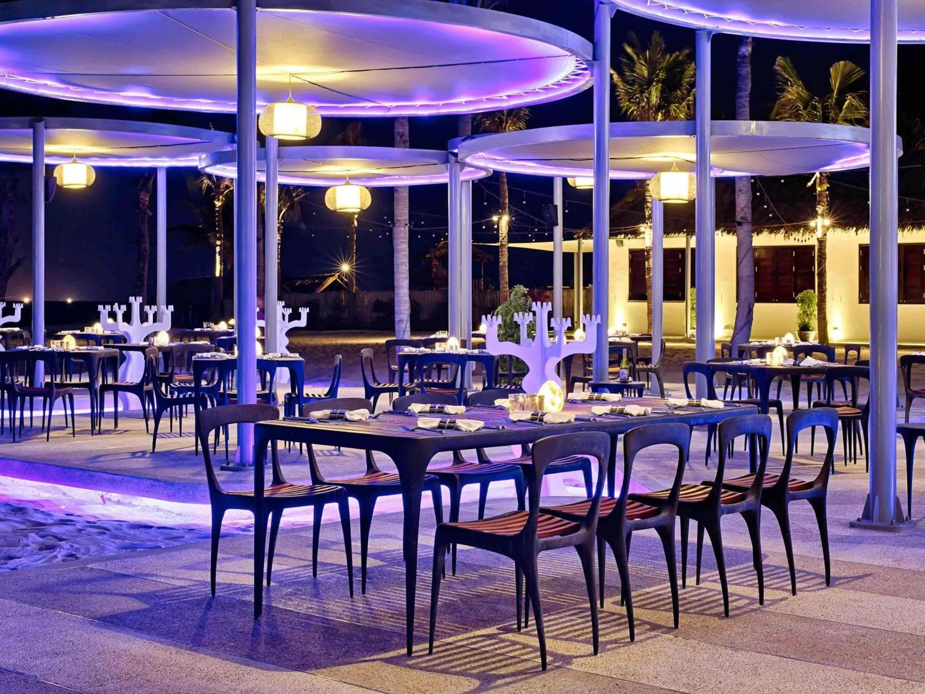 Lounge or bar in Pullman Danang Beach Resort