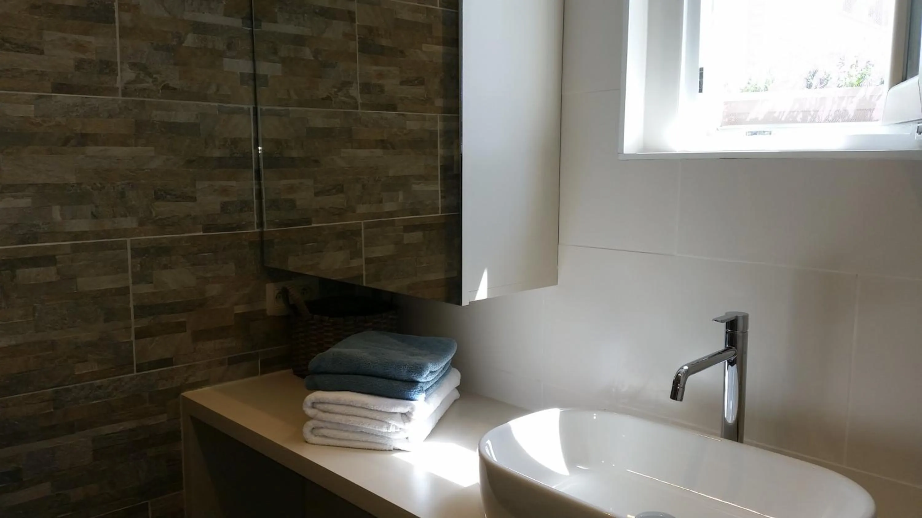 Photo of the whole room in B&B Charles Cabour