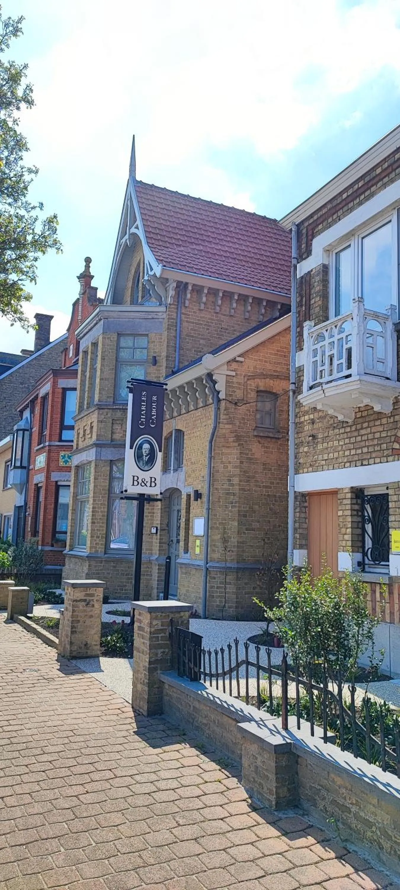 B&B Charles Cabour