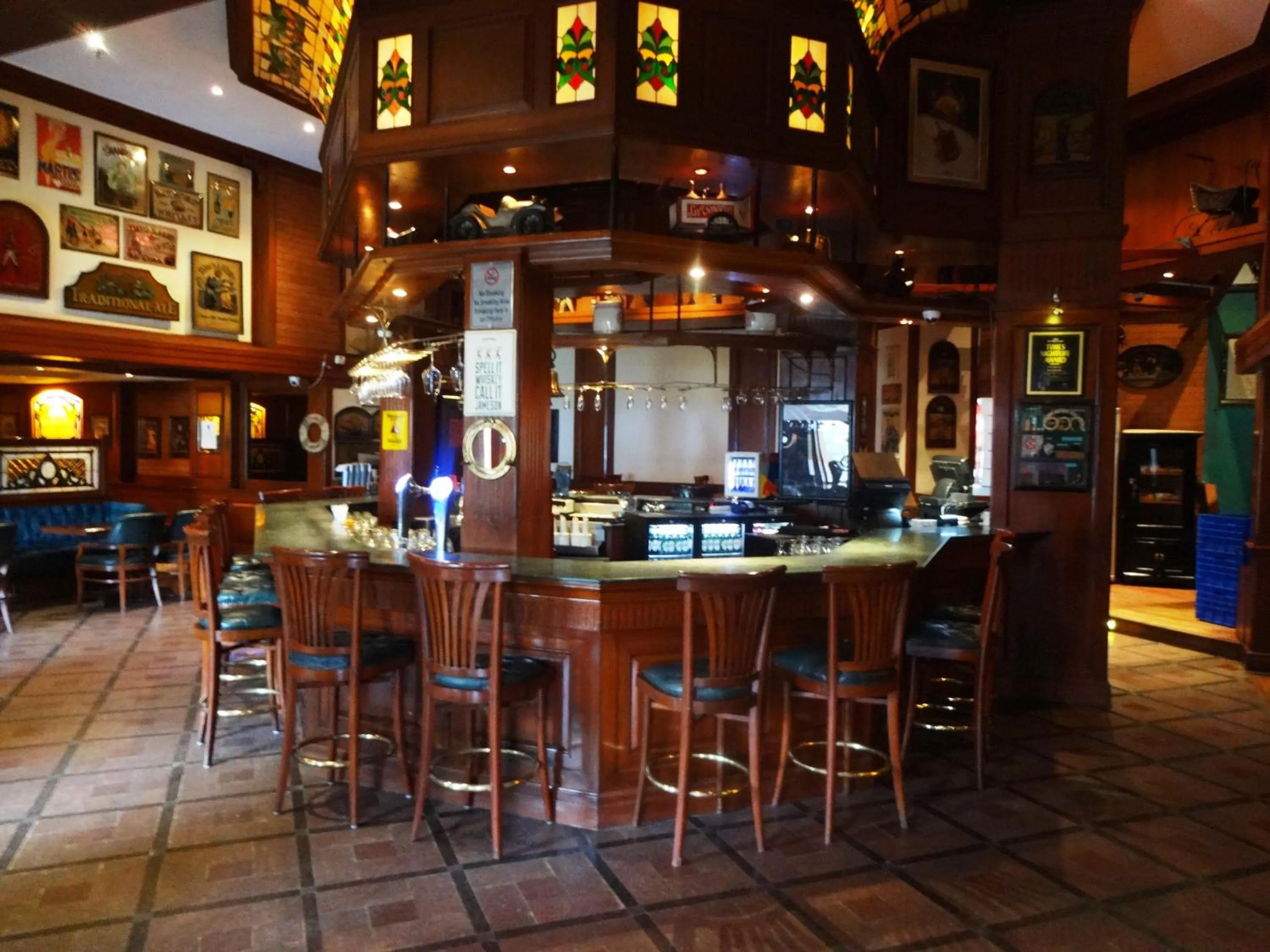 Lounge or bar in Hotel Royal Orchid Bangalore