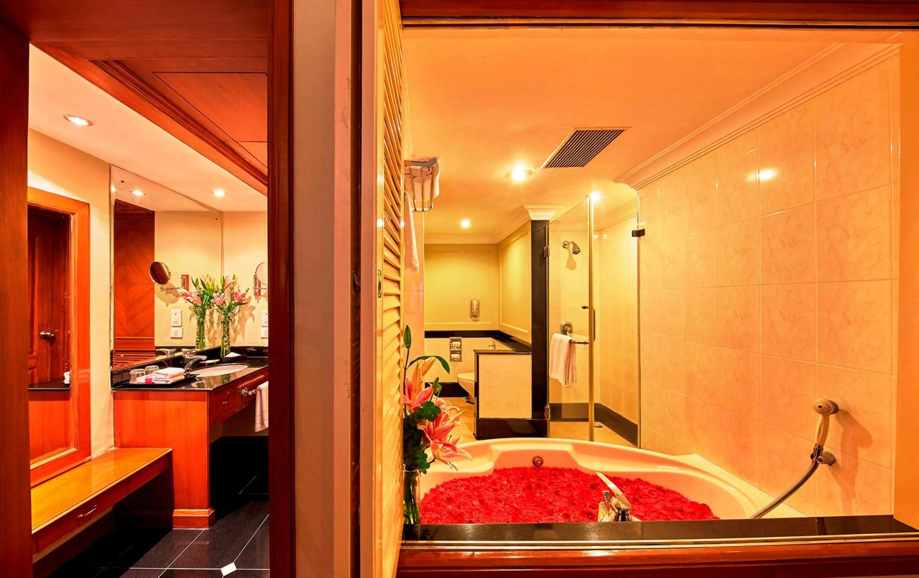 Bathroom in Hotel Royal Orchid Bangalore