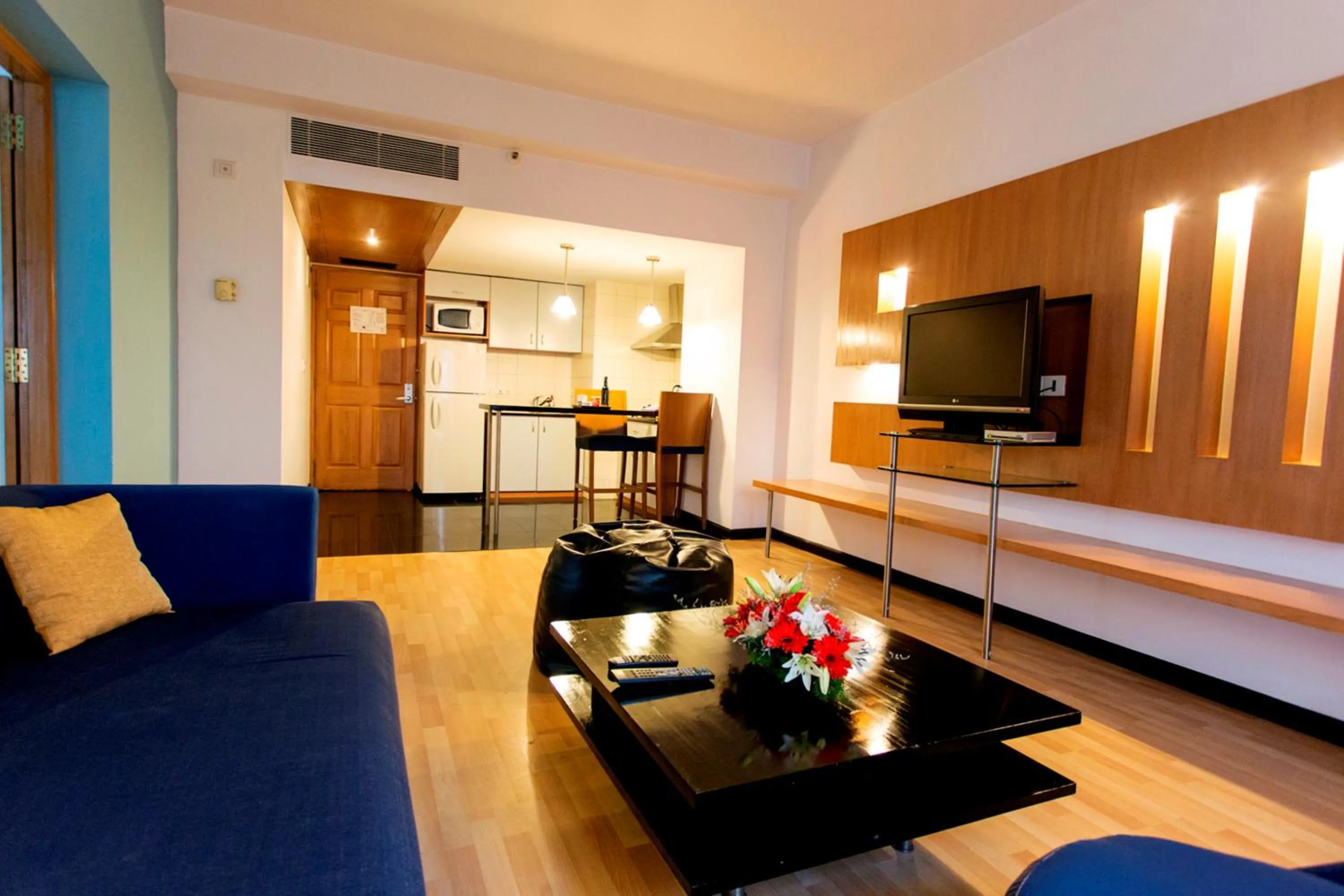 Living room in Hotel Royal Orchid Bangalore