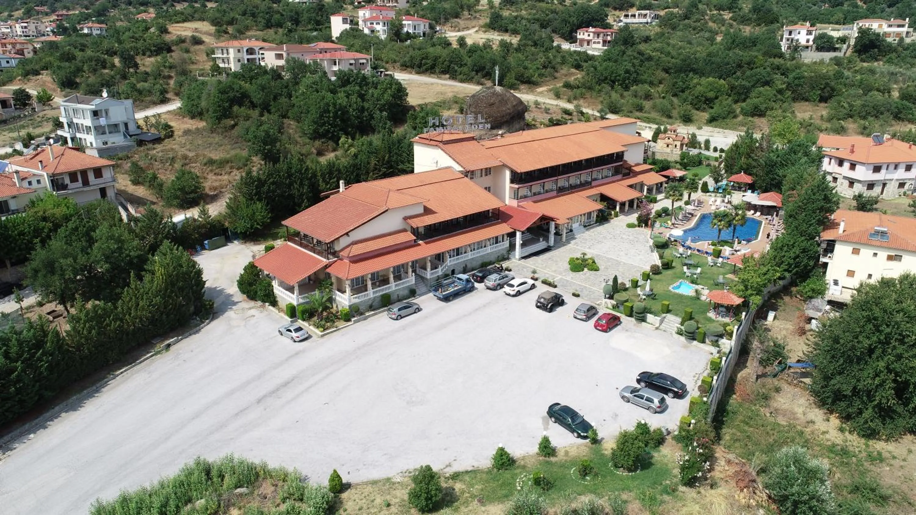Famissi Eden Hotel