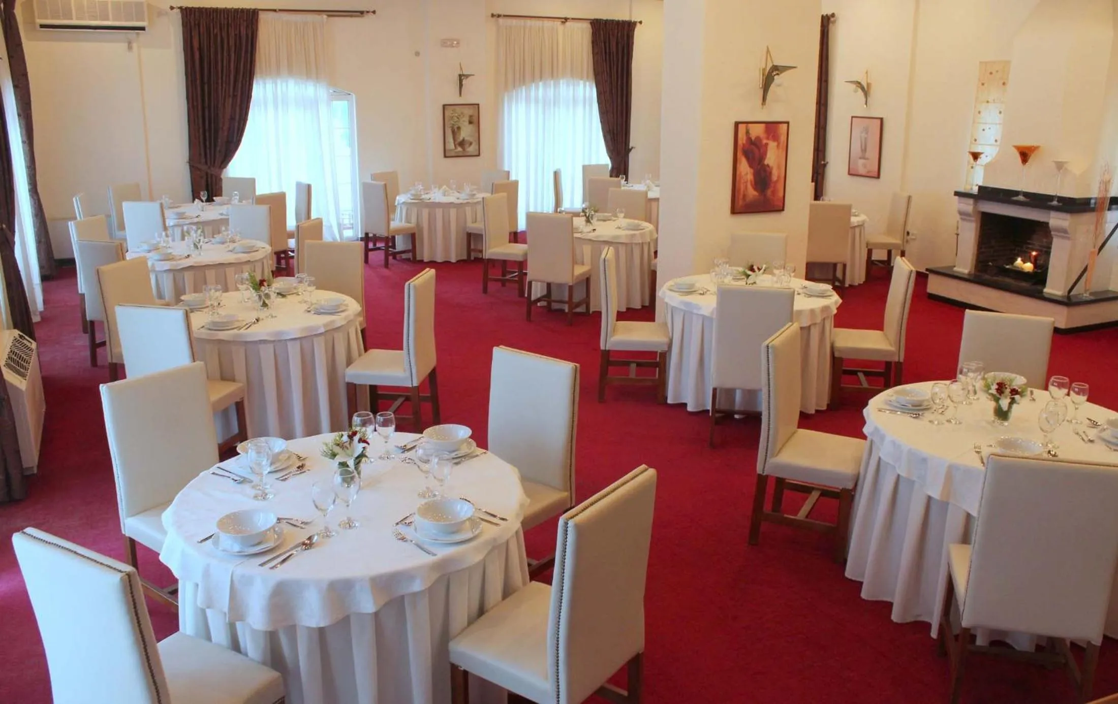 Restaurant/places to eat in Famissi Eden Hotel