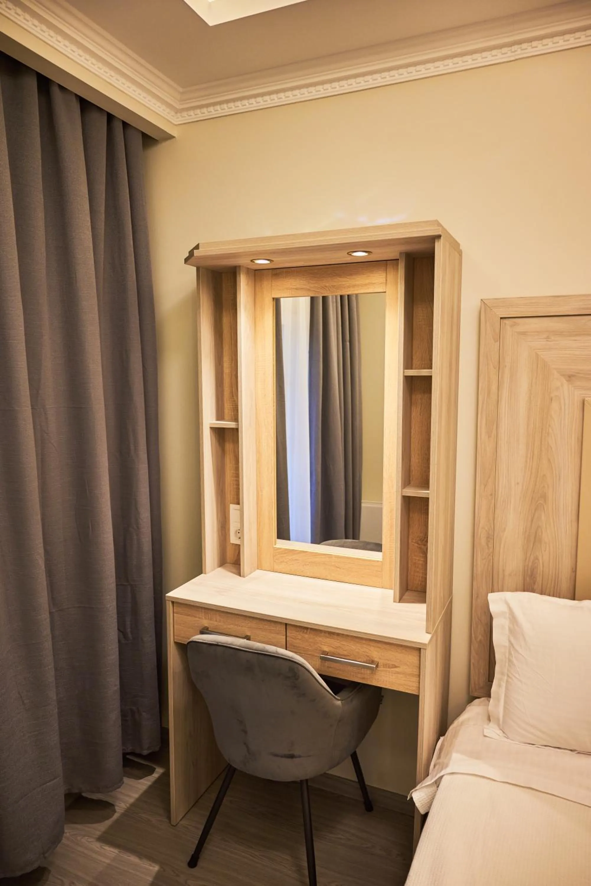 Bed in Famissi Eden Hotel