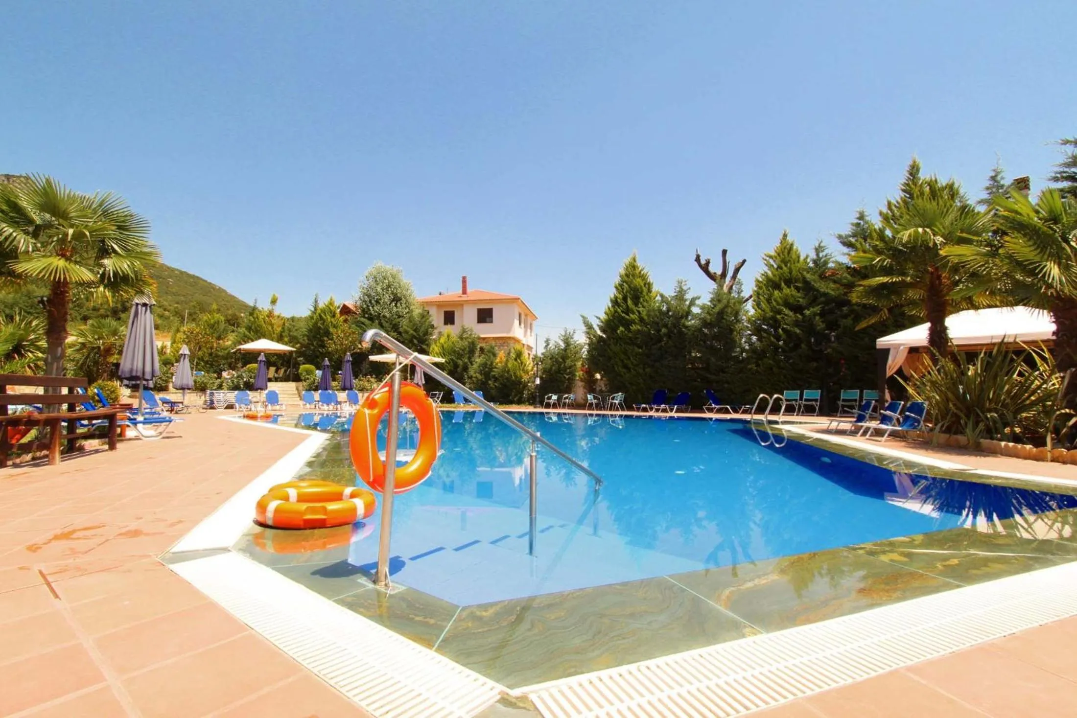 Swimming pool in Famissi Eden Hotel