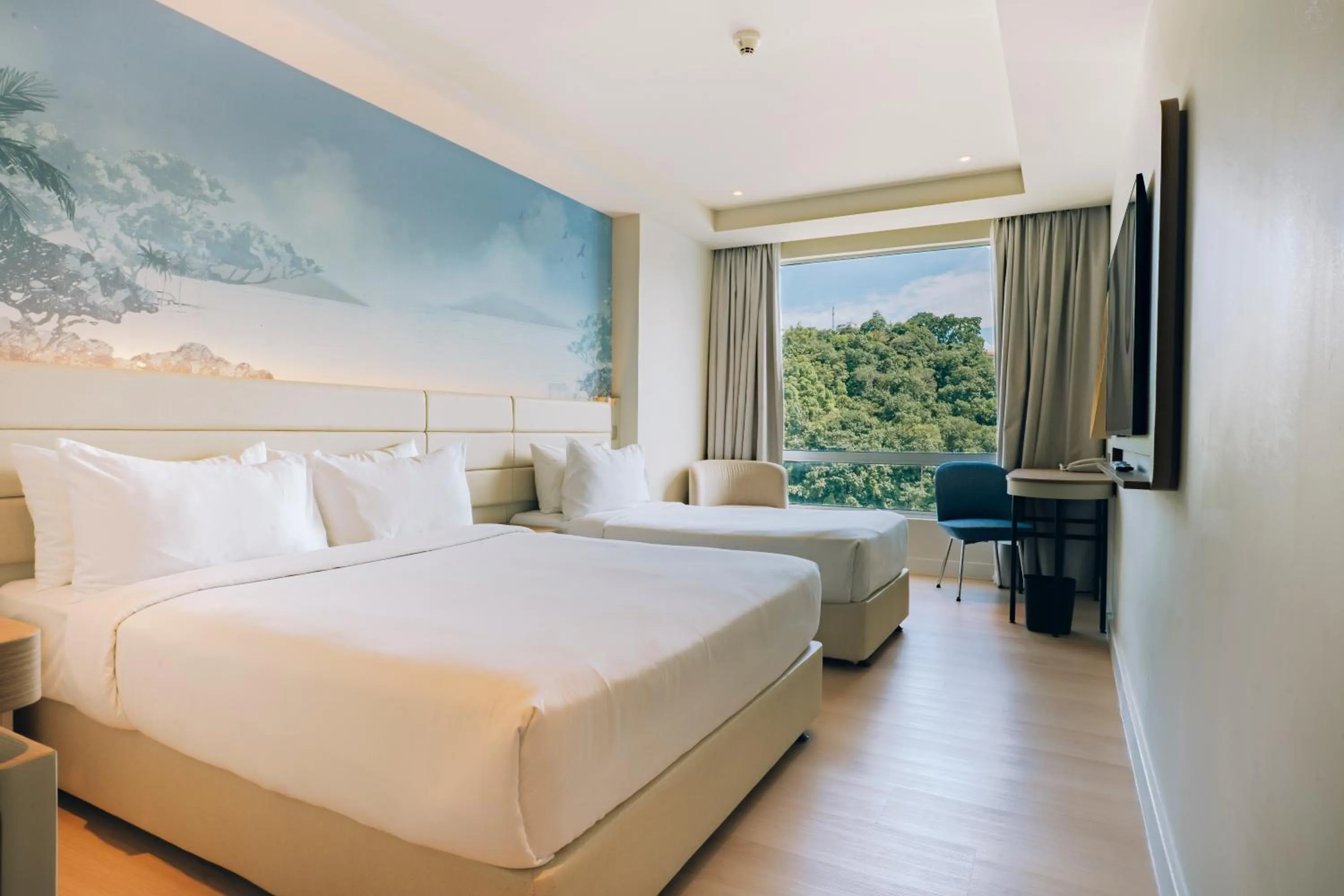 Bedroom, Bed in Cititel Express Kota Kinabalu