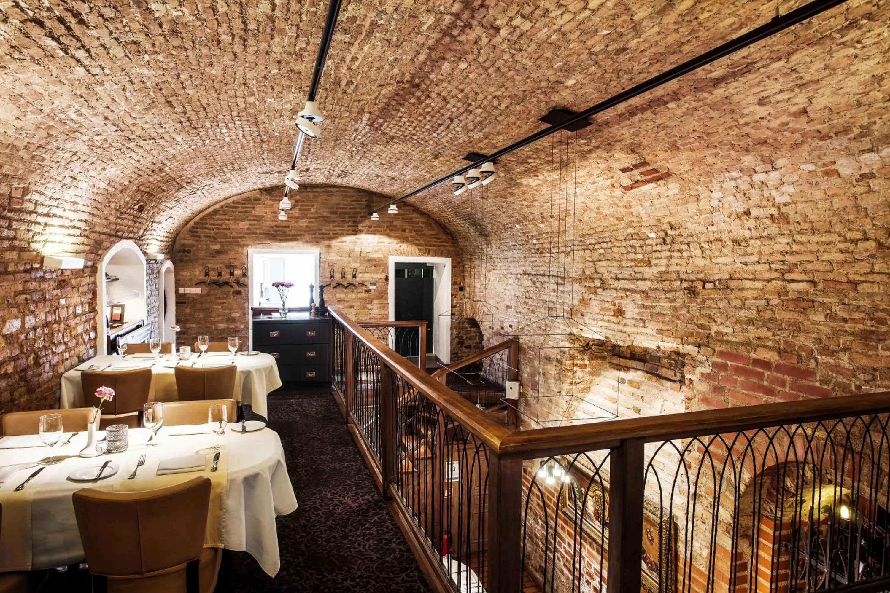 Restaurant/places to eat in Mabre Residence