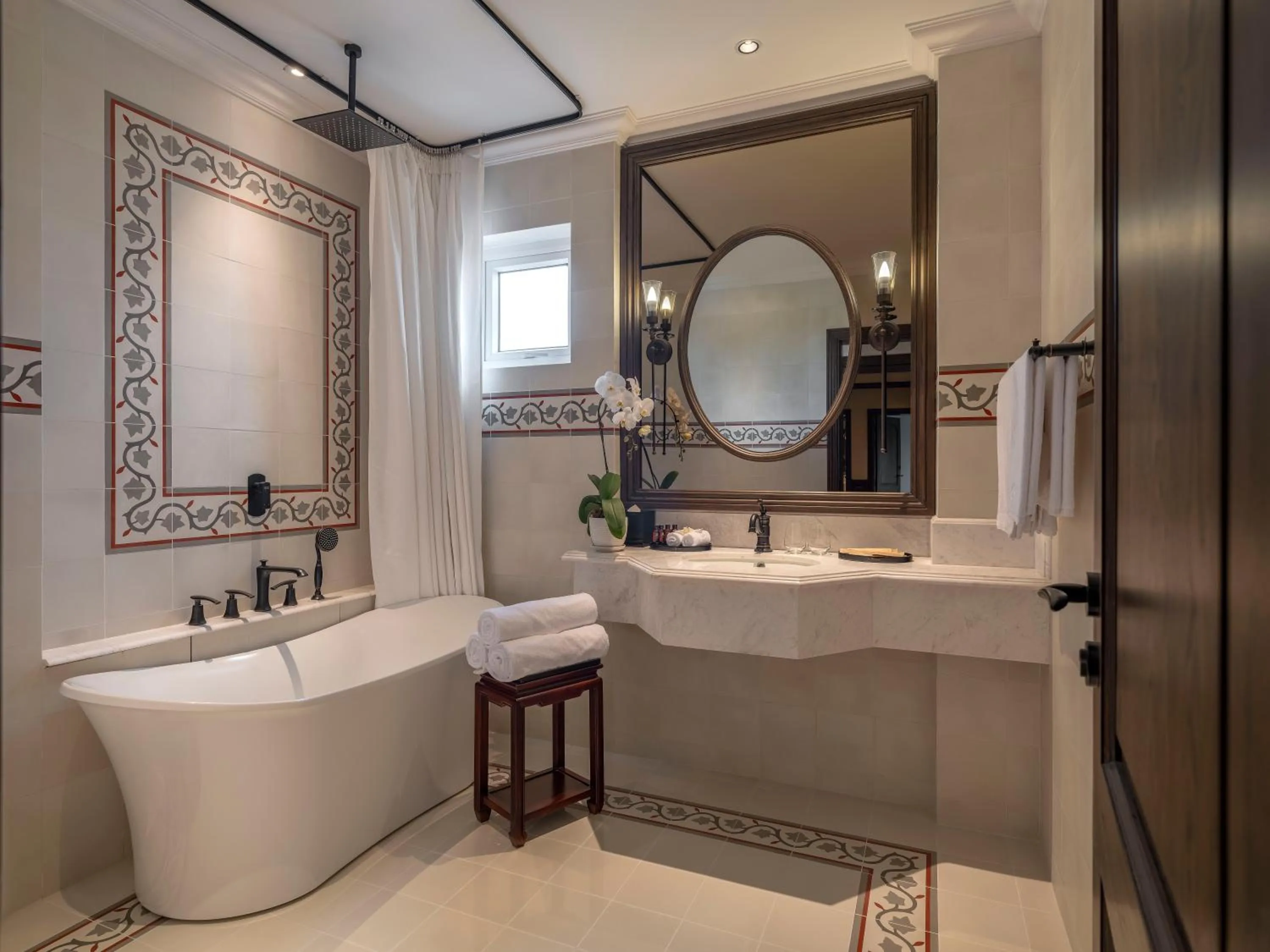 Shower in De Syloia Hotel