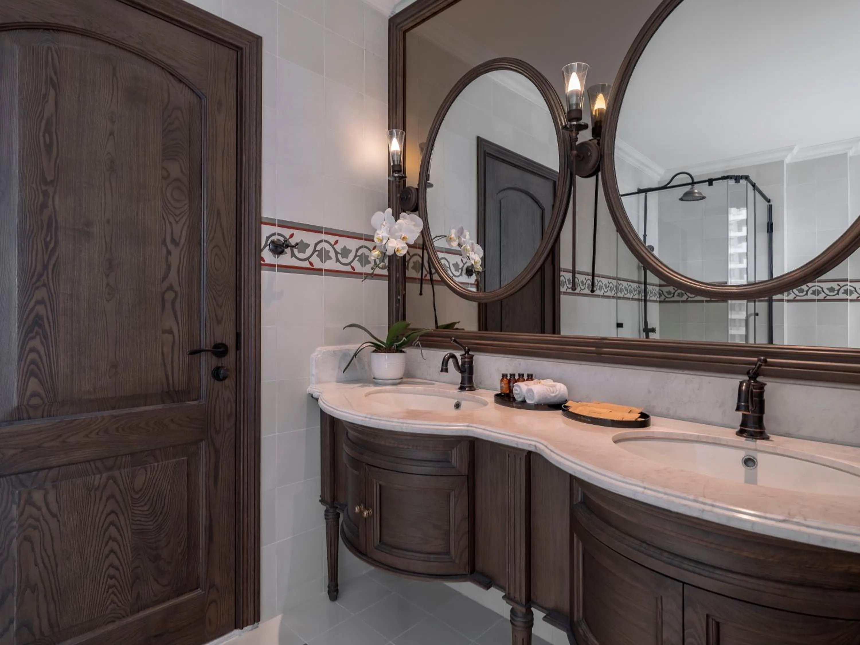 Bathroom in De Syloia Hotel