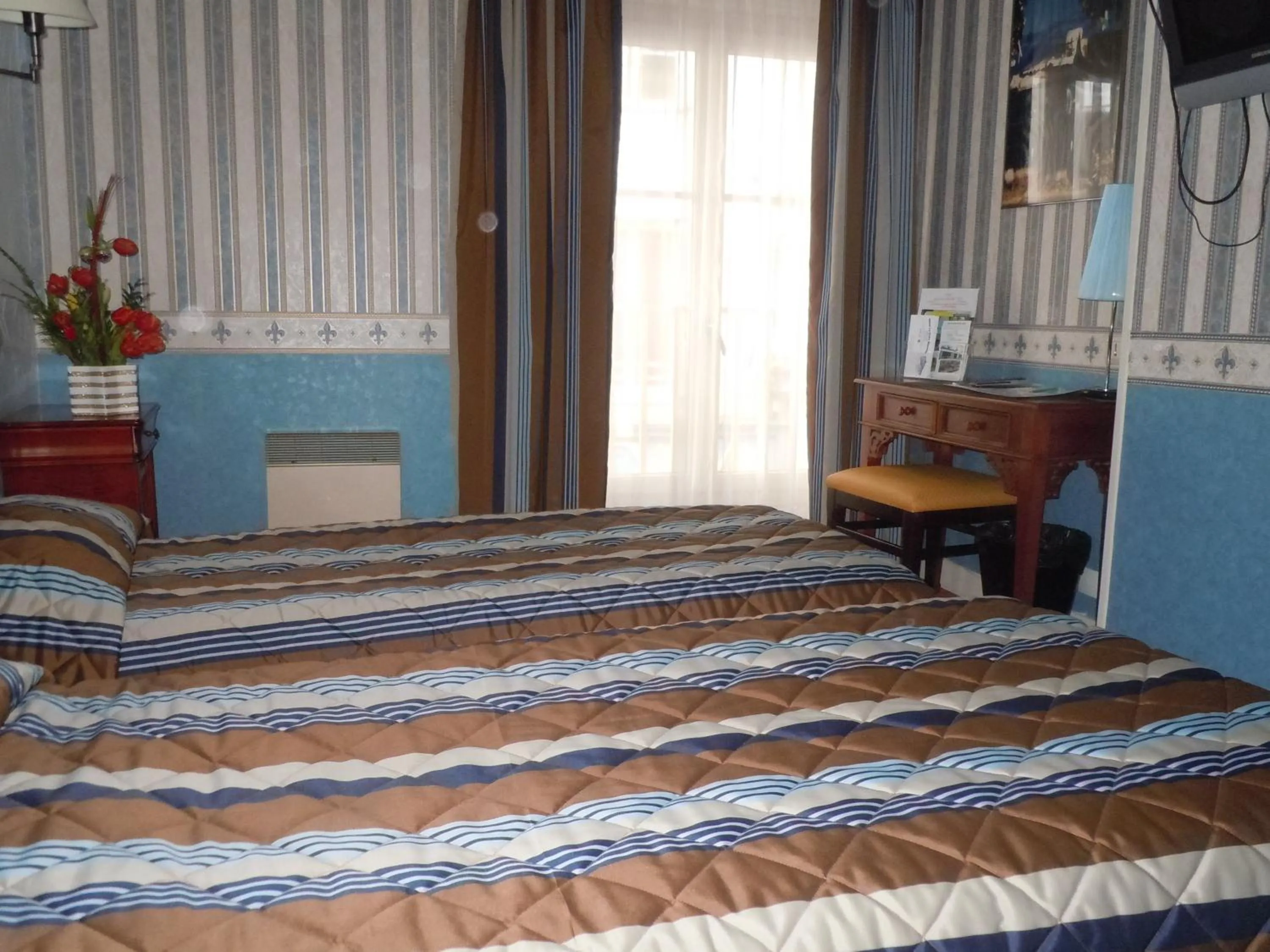 Photo of the whole room, Bed in La Croix Blanche