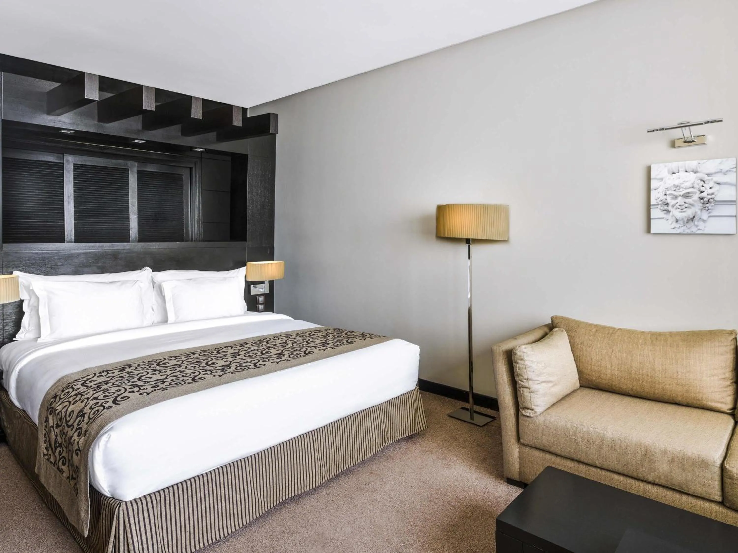 Bedroom, Bed in Mövenpick Hotel Casablanca