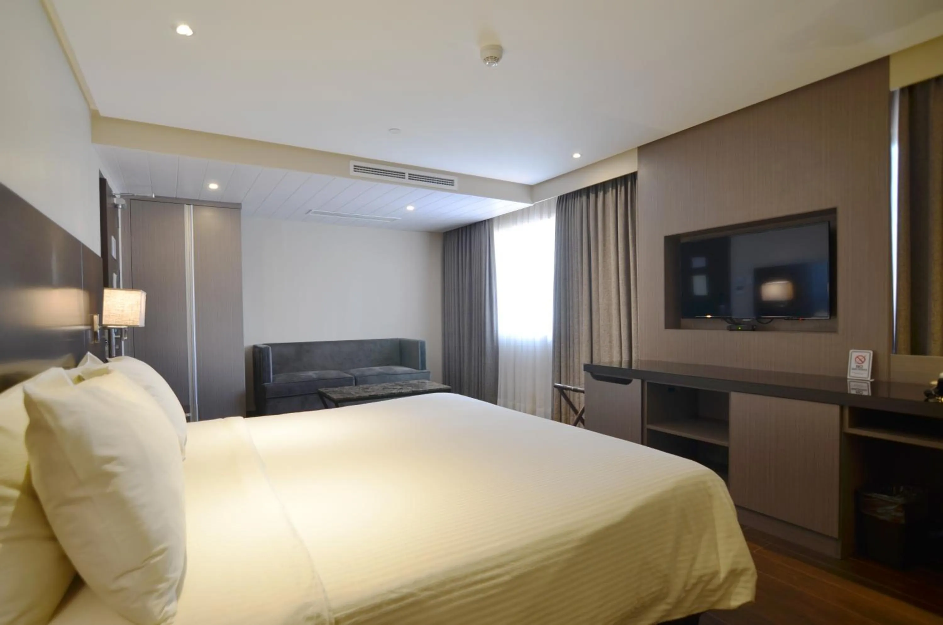 Bed in Pearl Garden Hotel